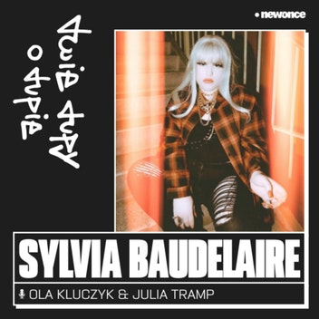 DWIE DUPY O DUPIE  - Mall Girl. Sylvia Baudelaire