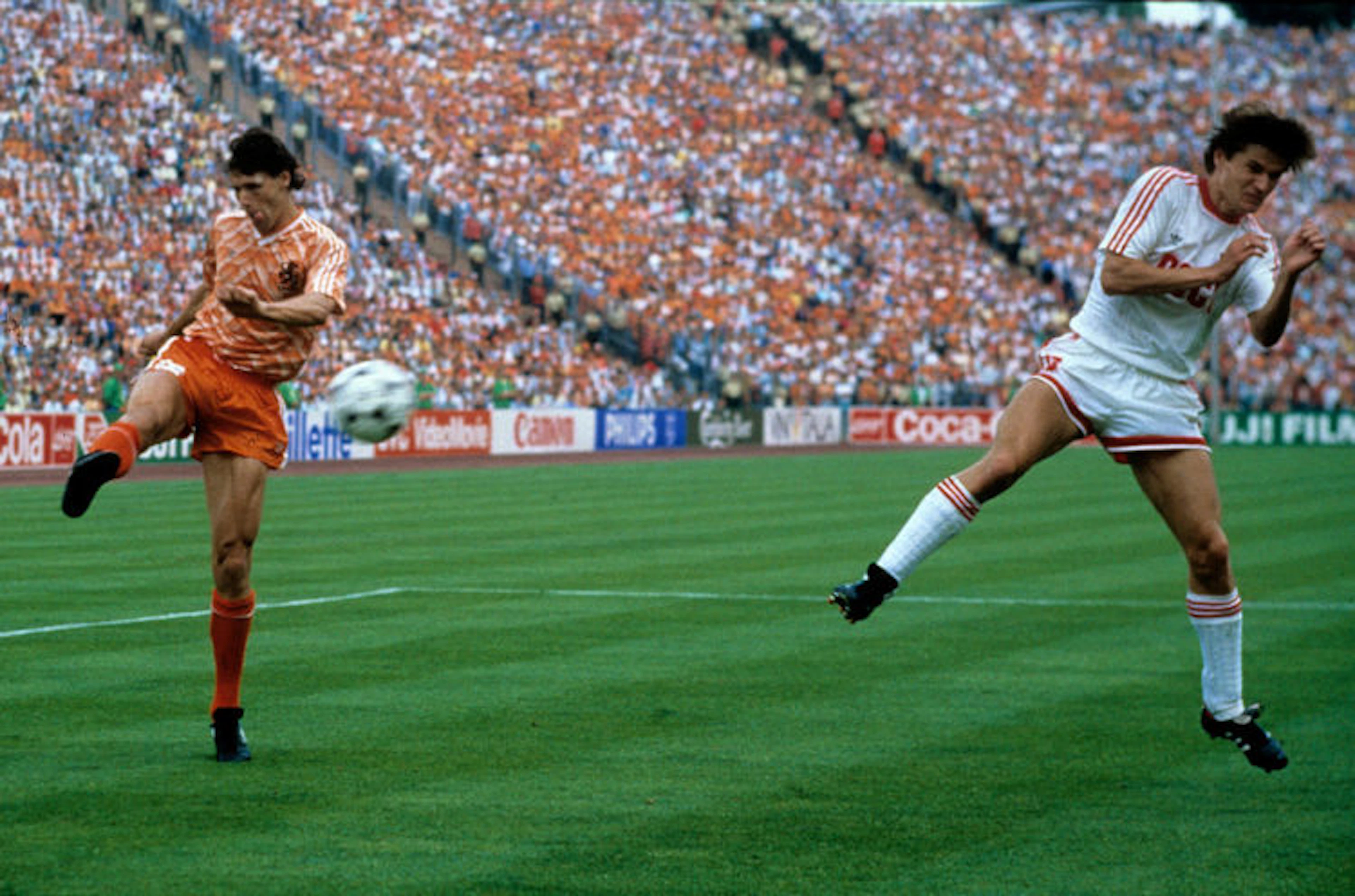 van-basten-88-e1584392646456.jpg