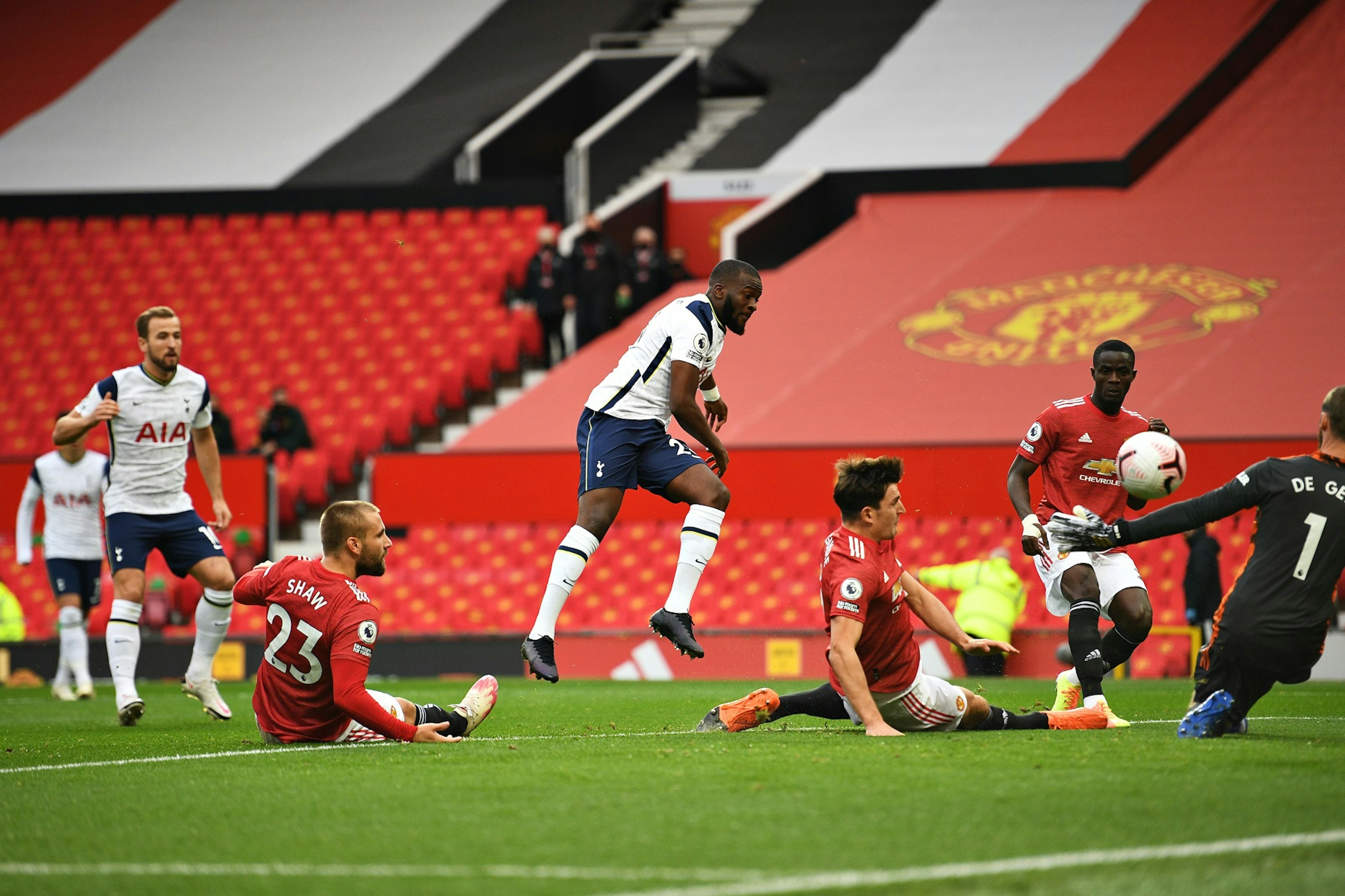 Manchester United v Tottenham Hotspur - Premier League