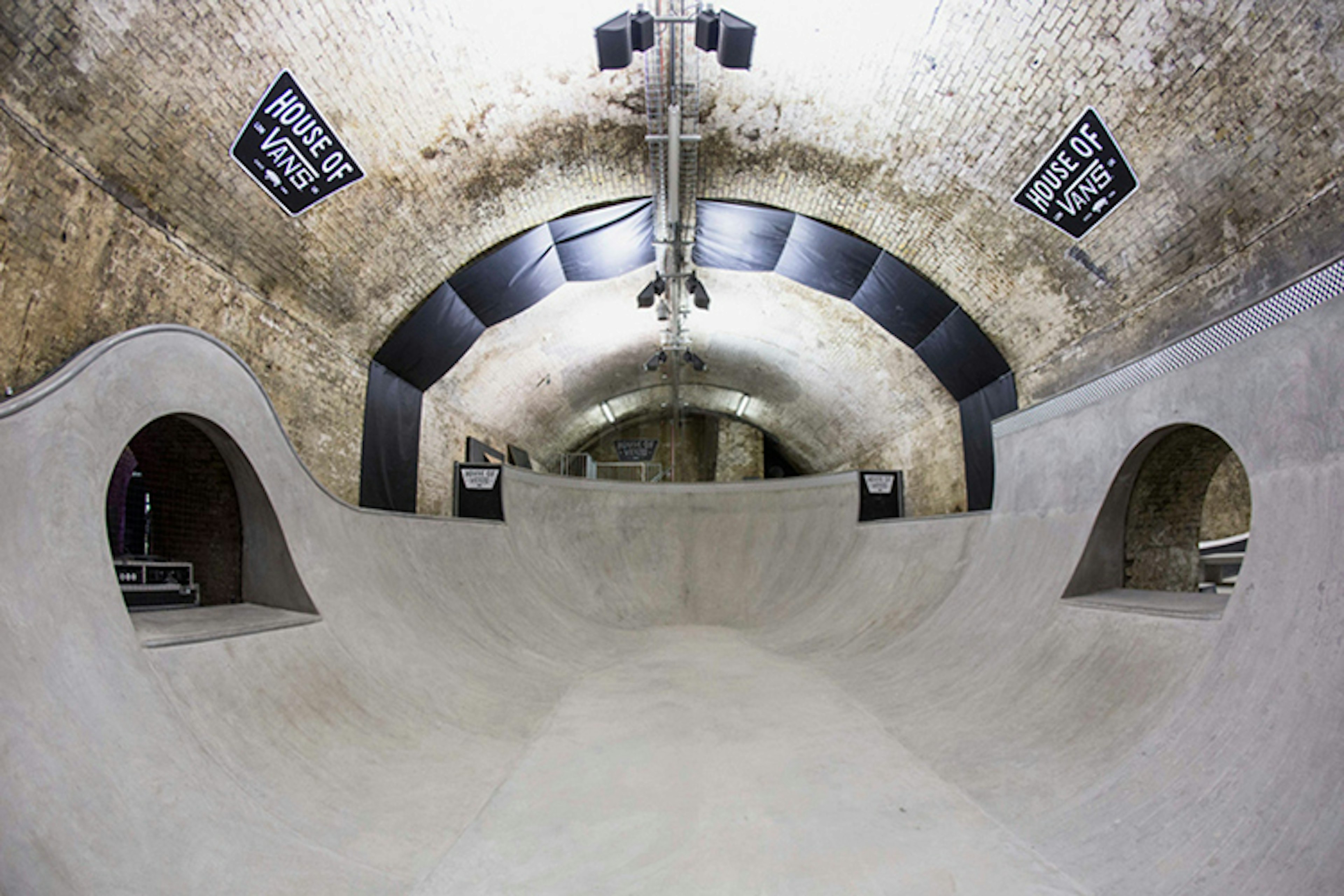 house-of-vans-london-indoor-skatepark-designboom-01.jpg
