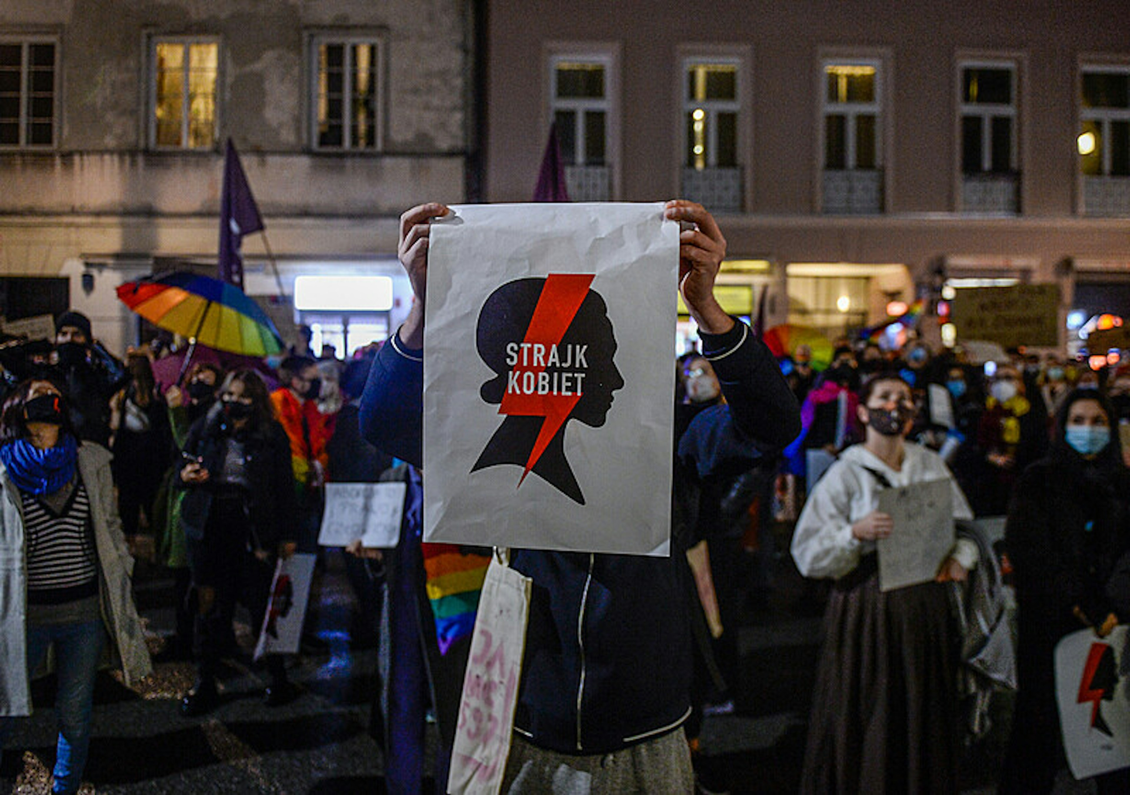 Historycy z UW wydali oświadczenie: łączenie błyskawicy Strajku Kobiet z faszyzmem to manipulacja