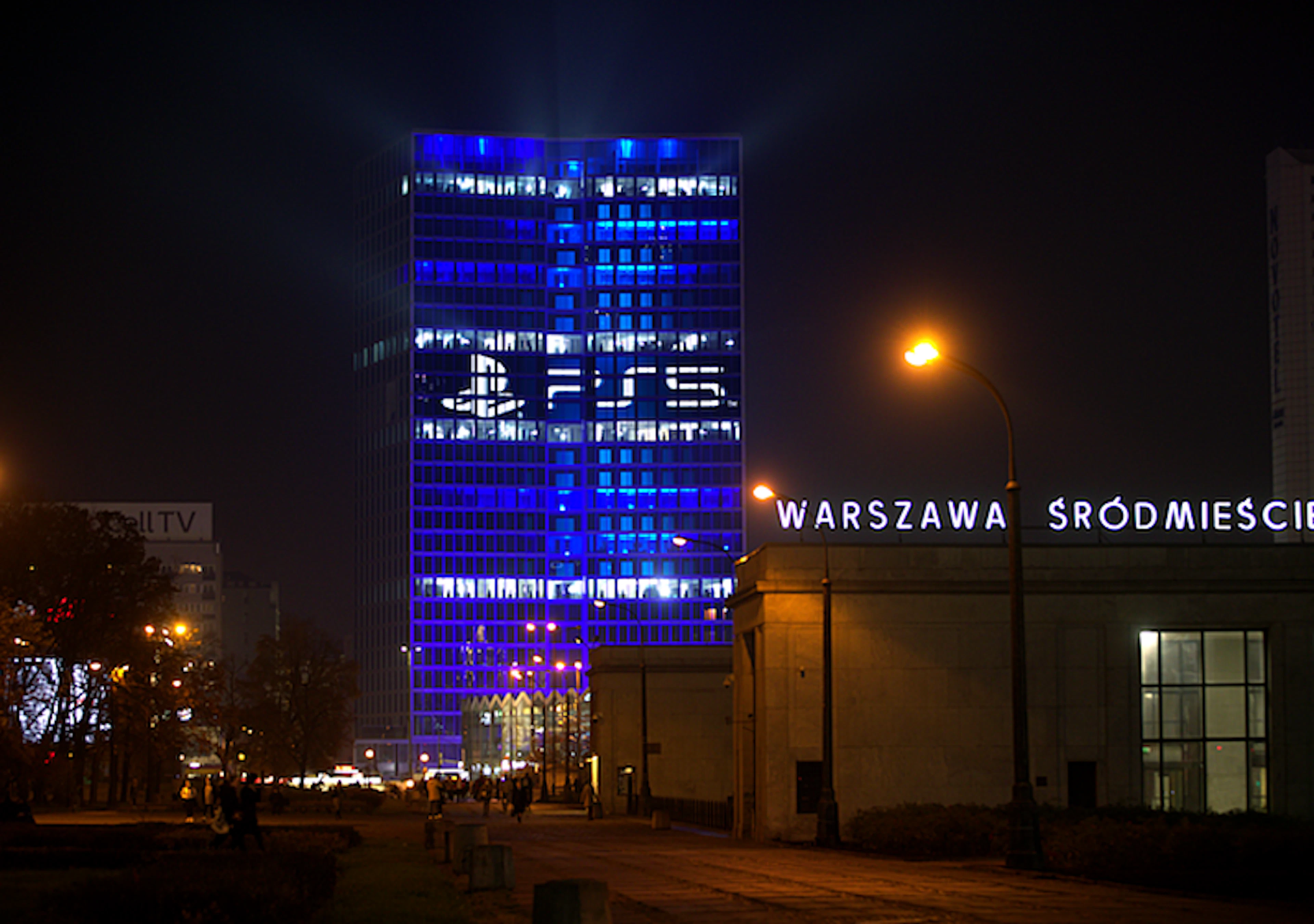 Wizualizacja na biurowcu w samym centrum Warszawy - tak PlayStation 5 wchodzi na polski rynek