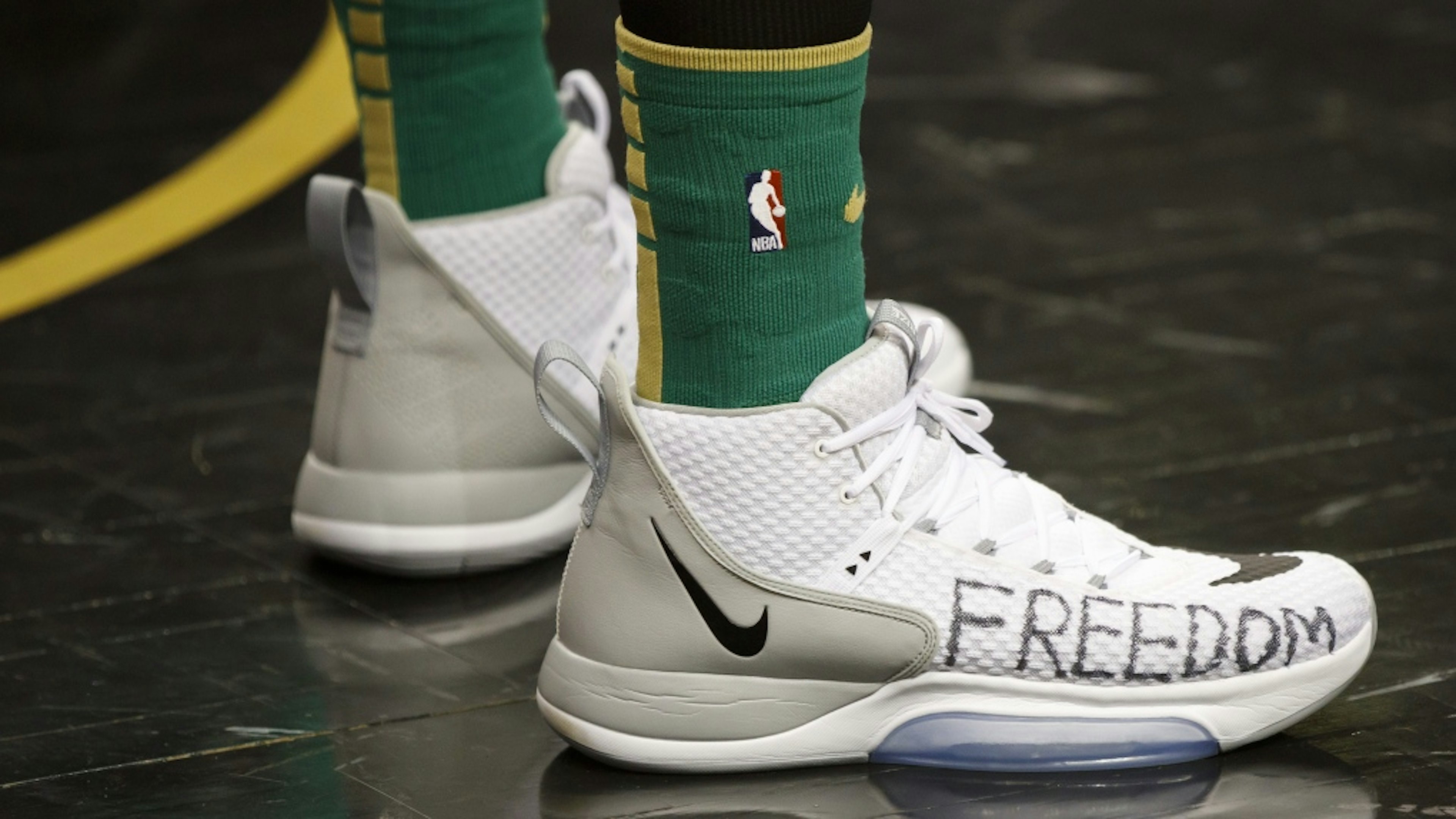 buty Enes Kanter.jpg