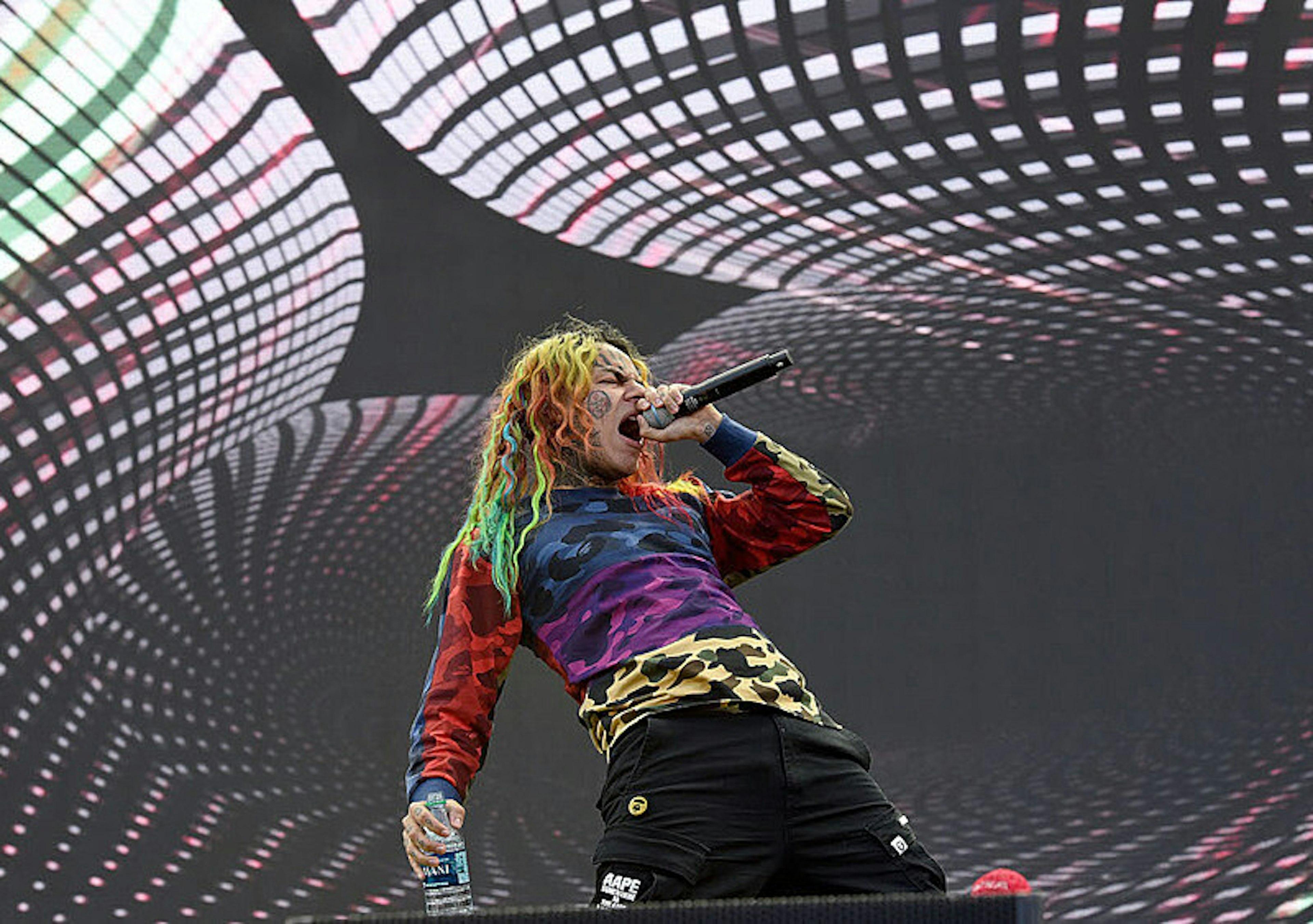 Troll na miarę naszych czasów. Kariera Tekashiego to (niestety) odpowiedź na współczesną rzeczywistość