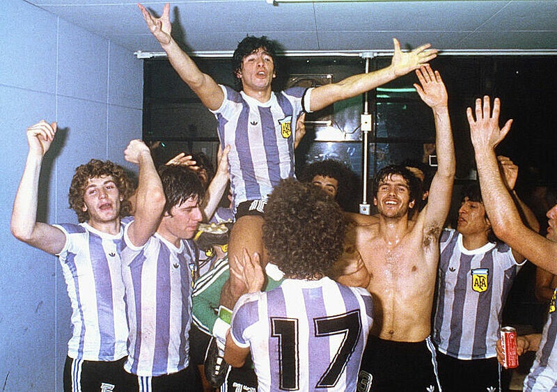 Jimmy Burns: Maradona był ostatnią gwiazdą rocka. Piłkarza o takim wpływie na społeczeństwo już nie będzie (WYWIAD)