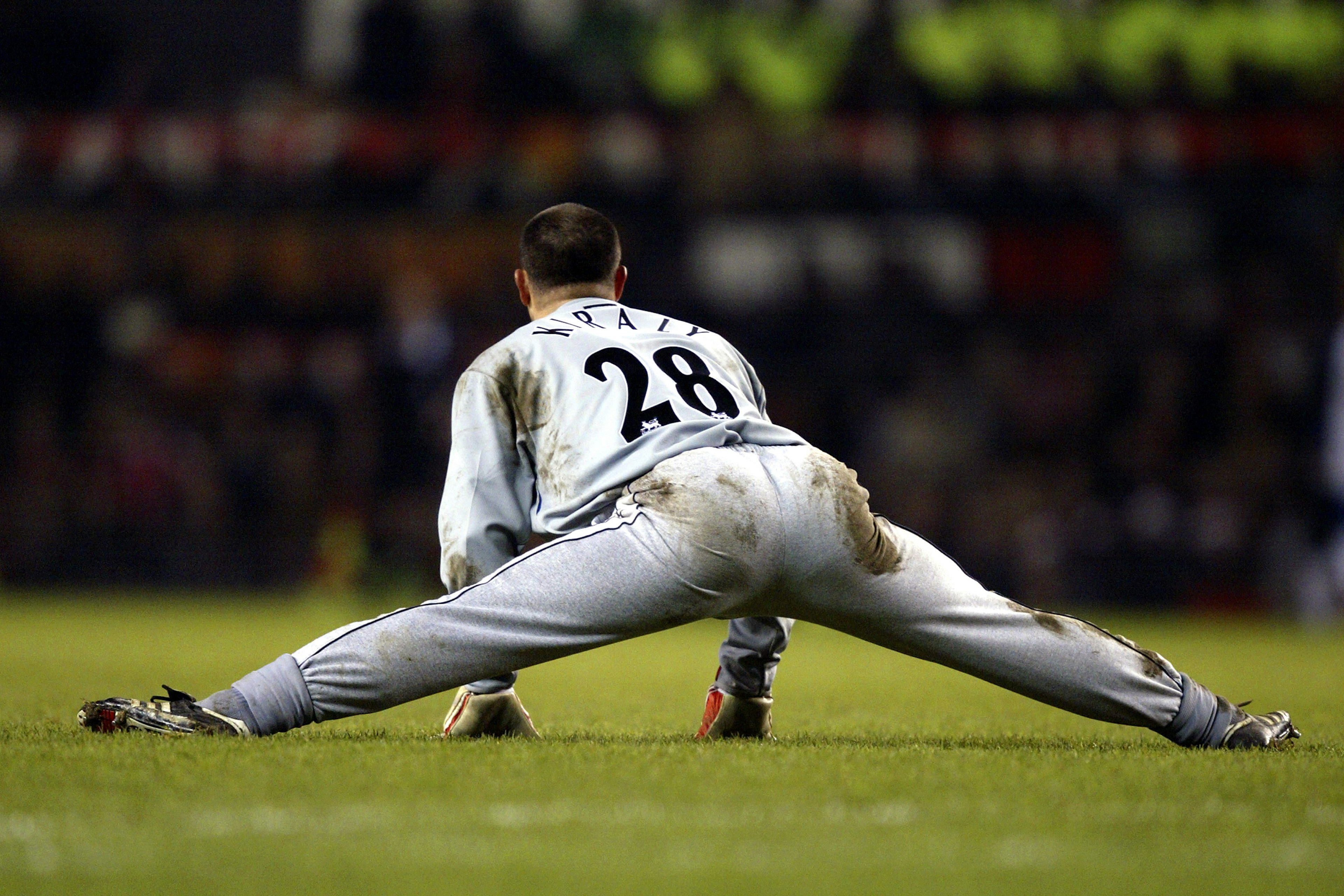 Bramkarz w spodniach dresowych