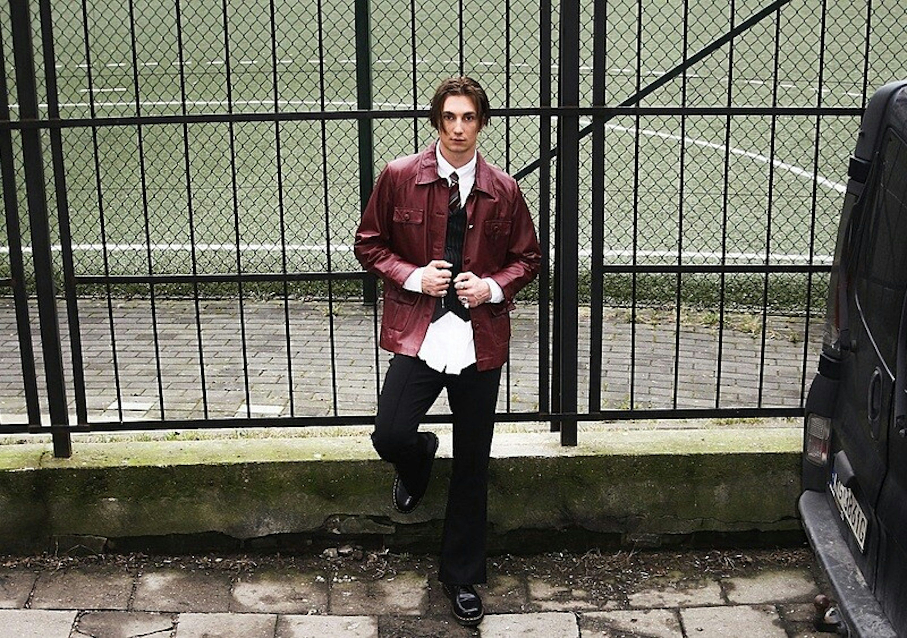 Mamy 2021 - martensy nie są już zarezerwowane dla punków, a Dr. Martens doradza, jak je stylizować