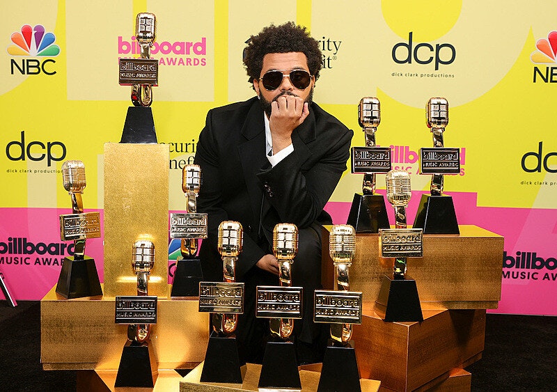 The Weeknd zgarnia 10 statuetek na Billboard Music Awards i zapowiada nowości muzyczne!