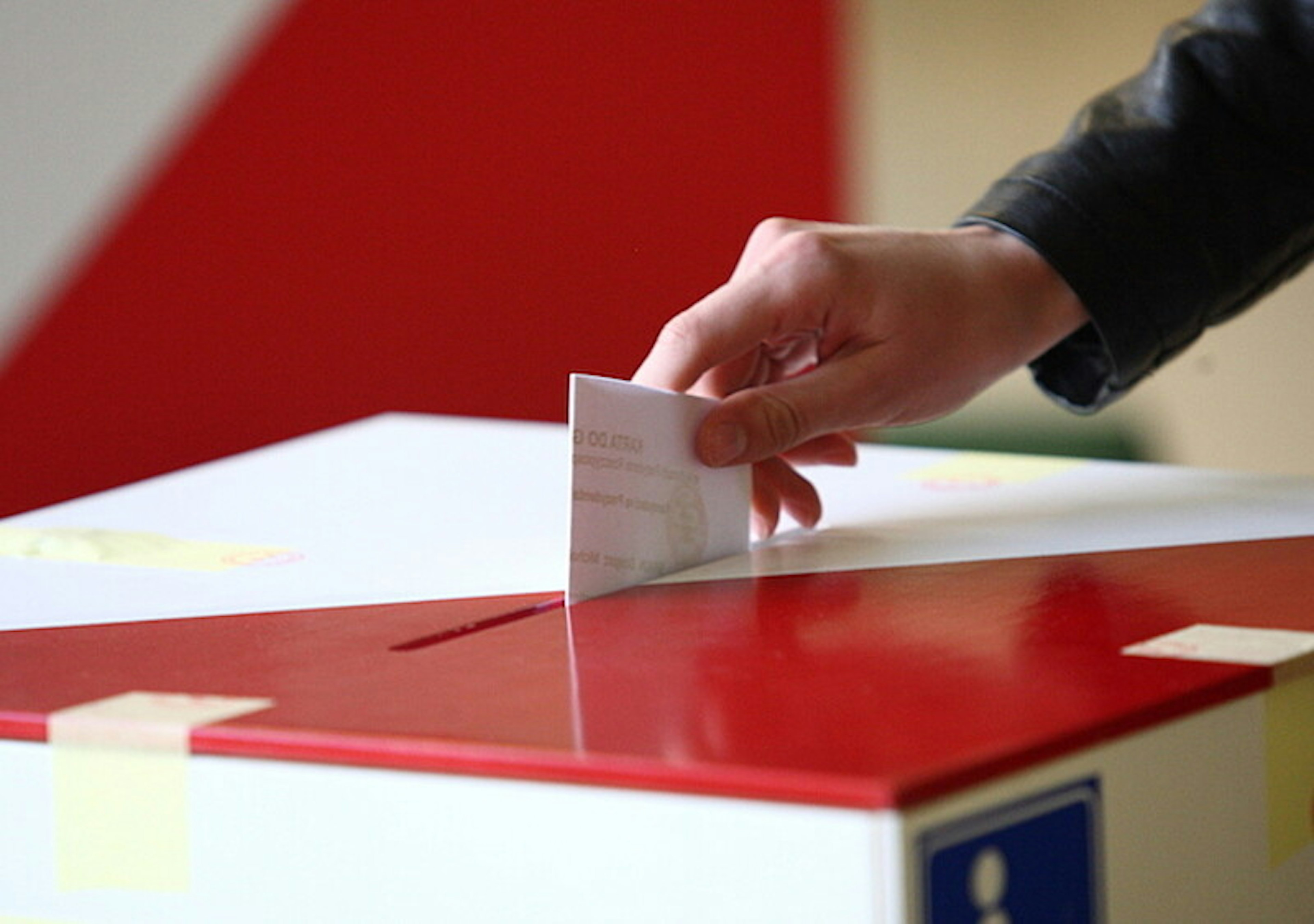 Krok po kroku wyjaśniamy, jak możecie zagłosować poza miejscem zamieszkania