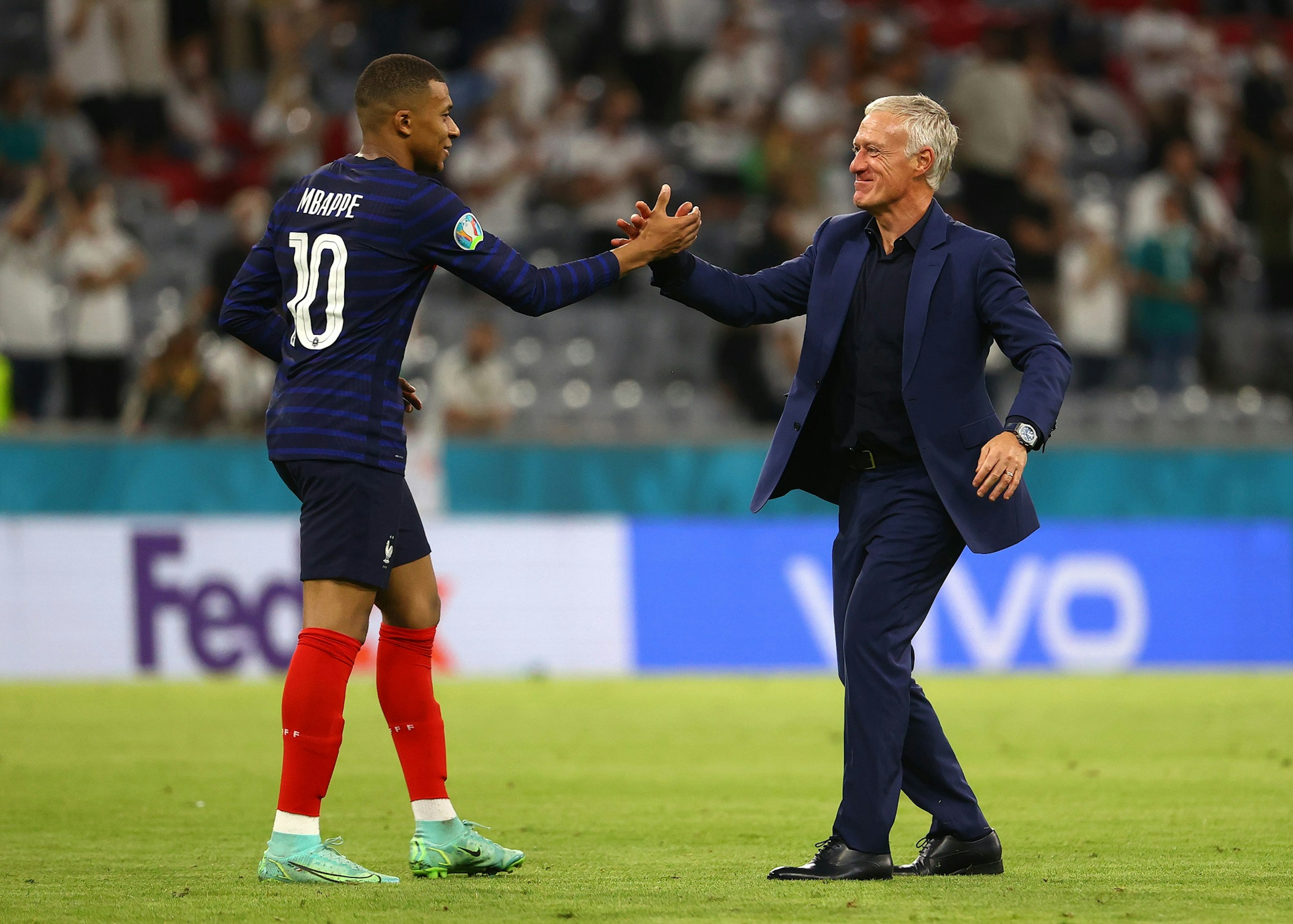 EURO 2020. Francja - Kylian Mbappe i Didier Deschamps