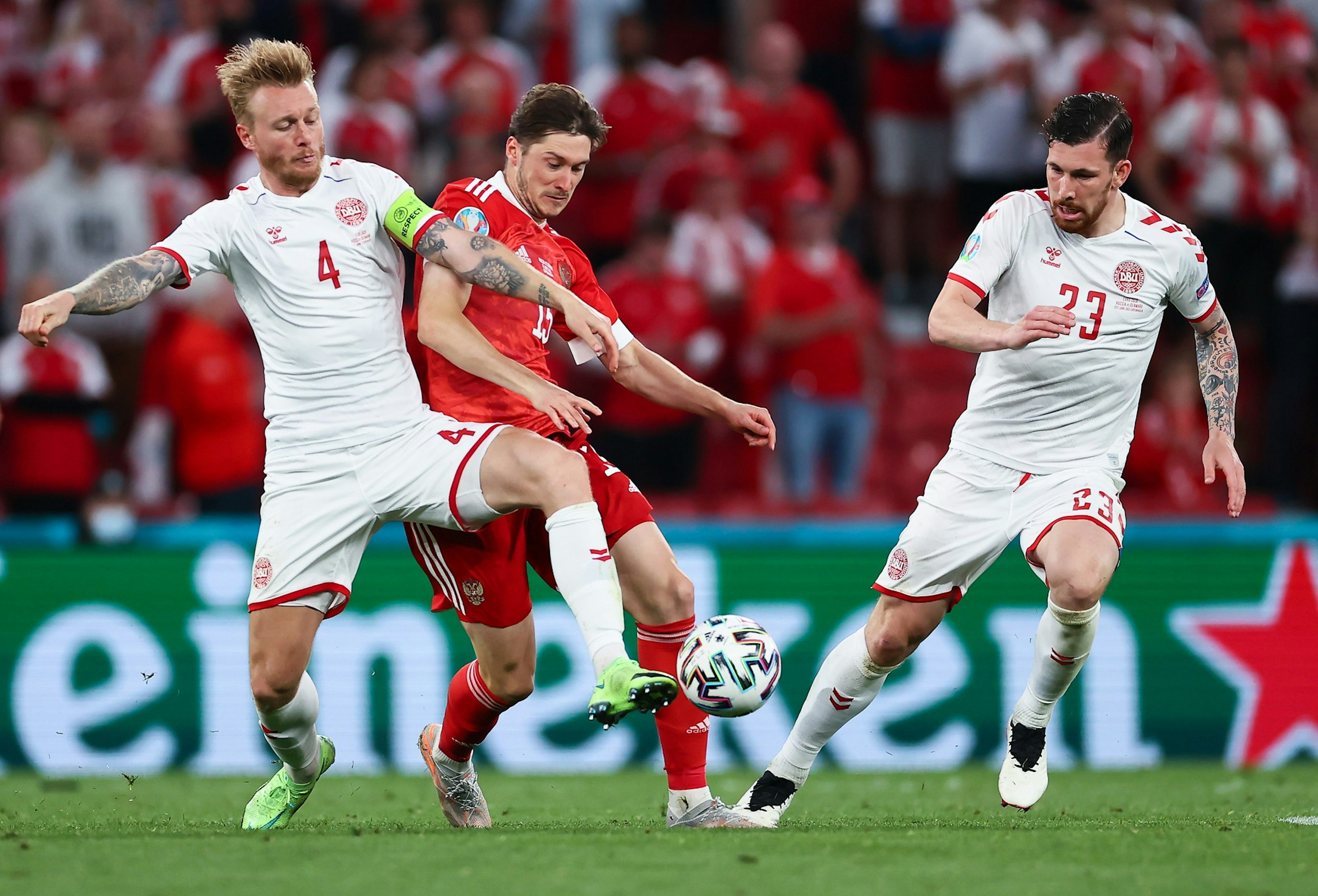 EURO 2020. Dania - Simon Kjaer i Pierre-Emile Hojbjerg