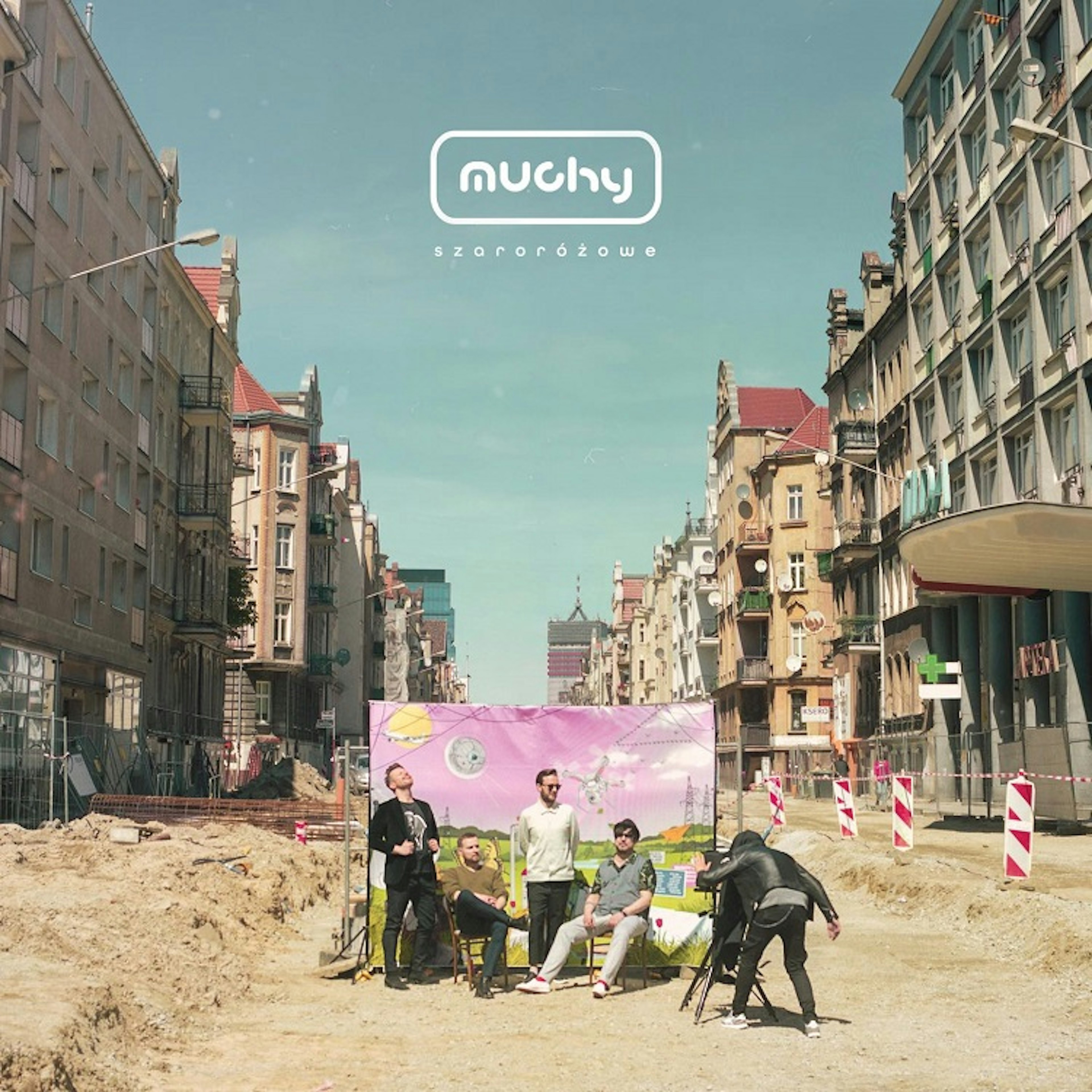 (2021) Muchy - Szaroróżowe.jpg