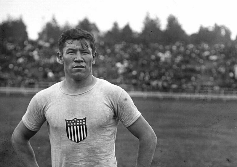 Grał z prezydentem, spotkał się z papieżem i został „największym atletą w historii”. Jim Thorpe jako pierwszy sportowy człowiek renesansu