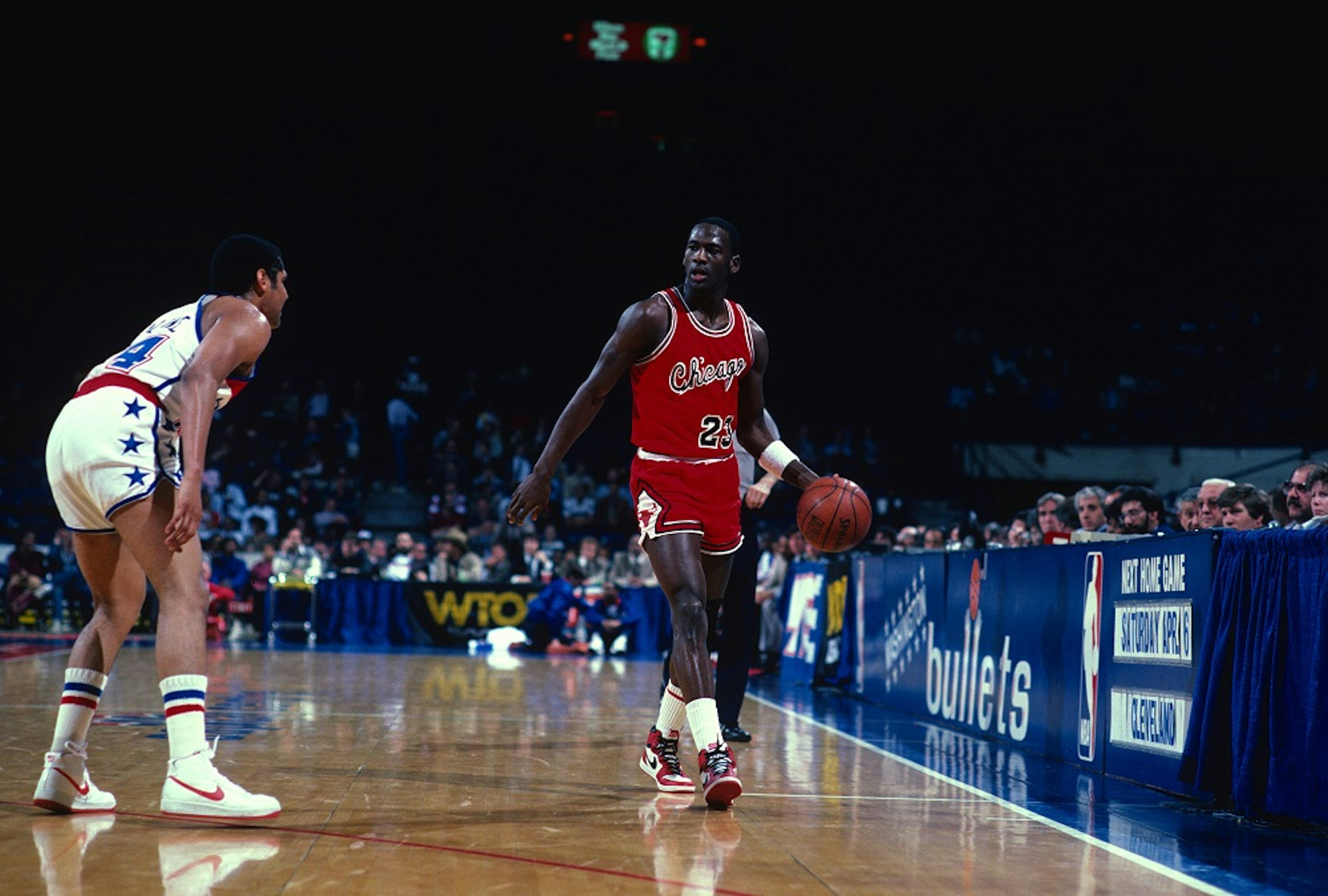 Chicago Bulls v Washington Bullets