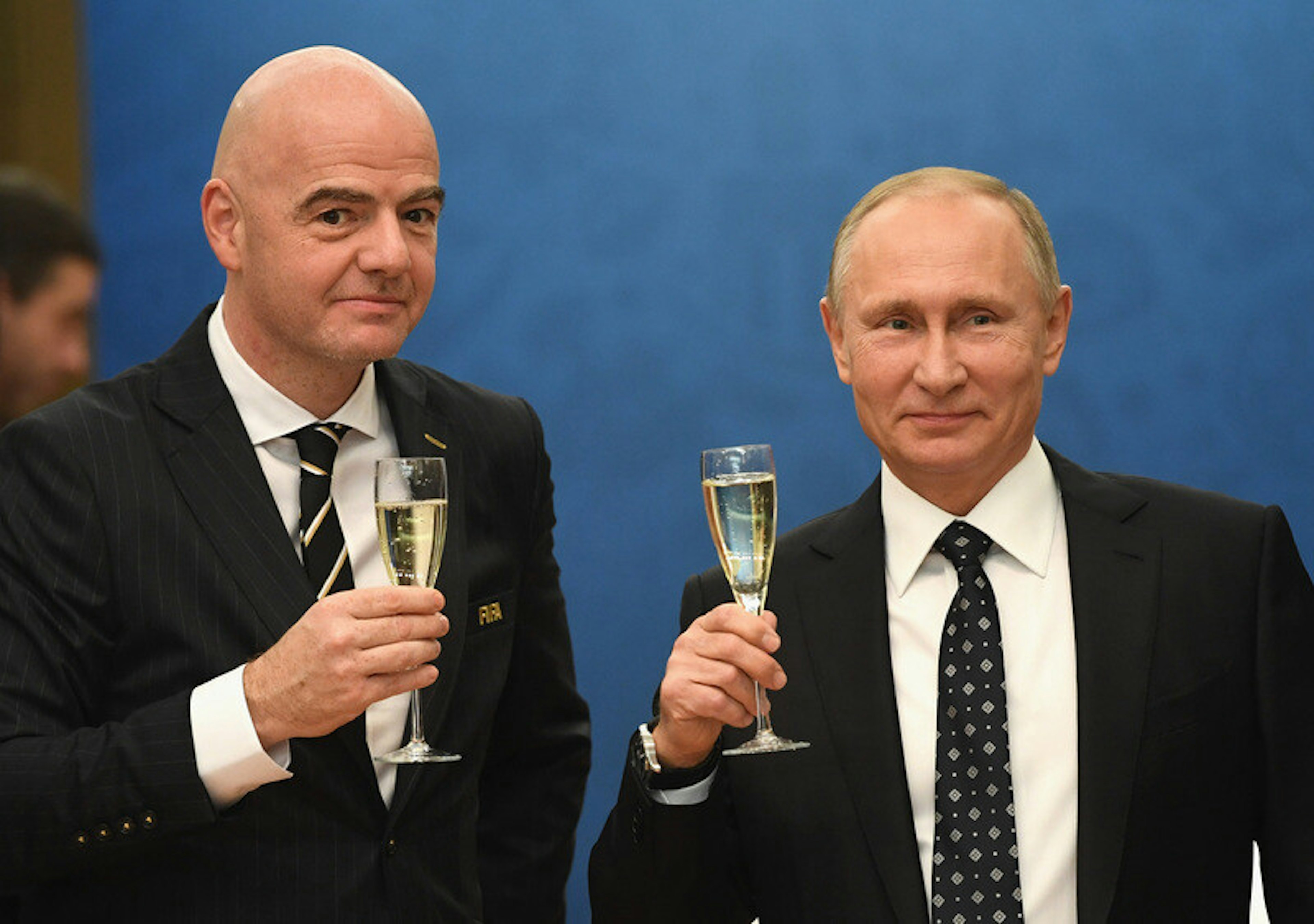 Pachołek Putina. Piłka nie zapomni jakim kundlem jest Gianni Infantino 