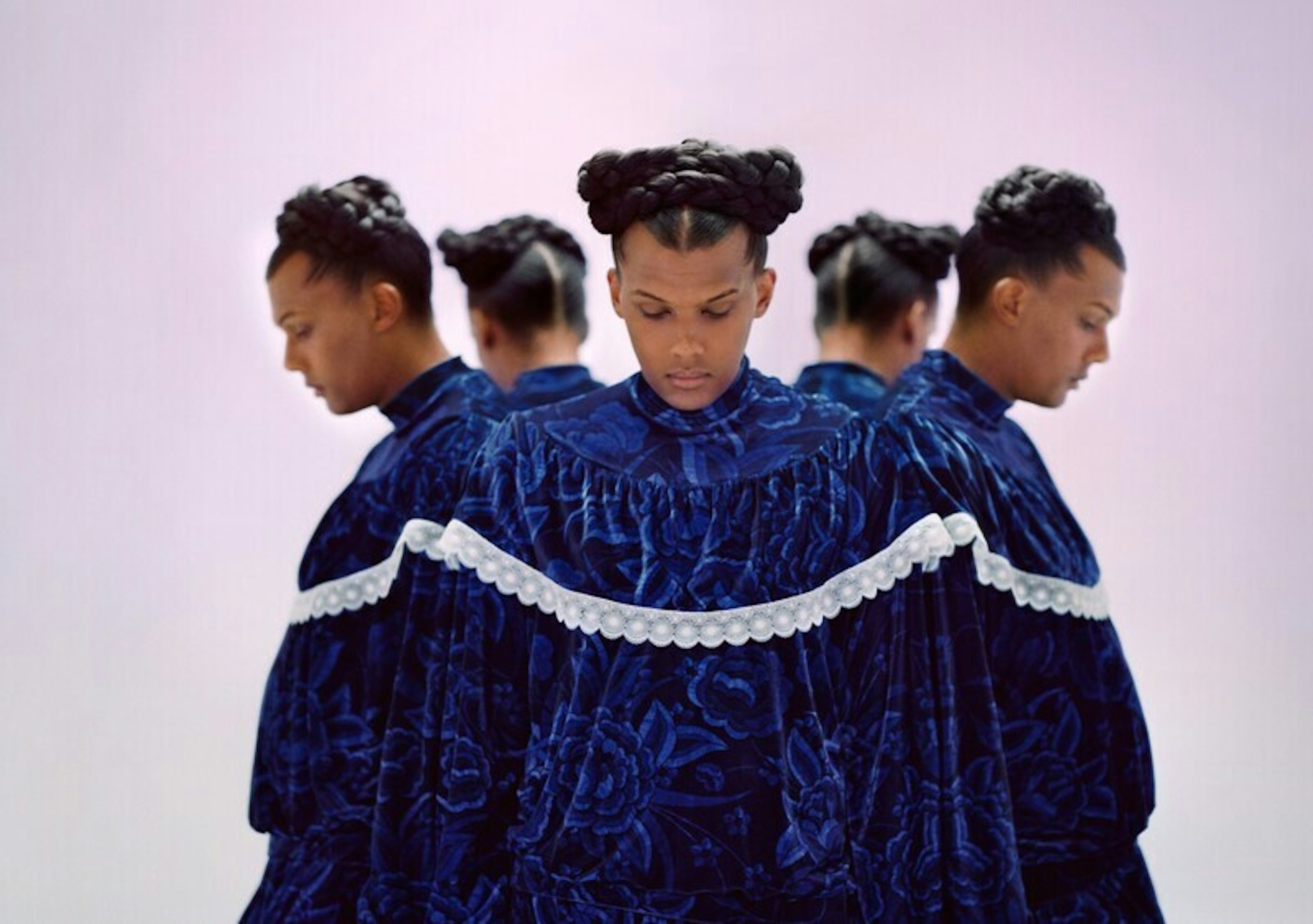 Stromae pokazuje, jak być kilkoma osobami naraz