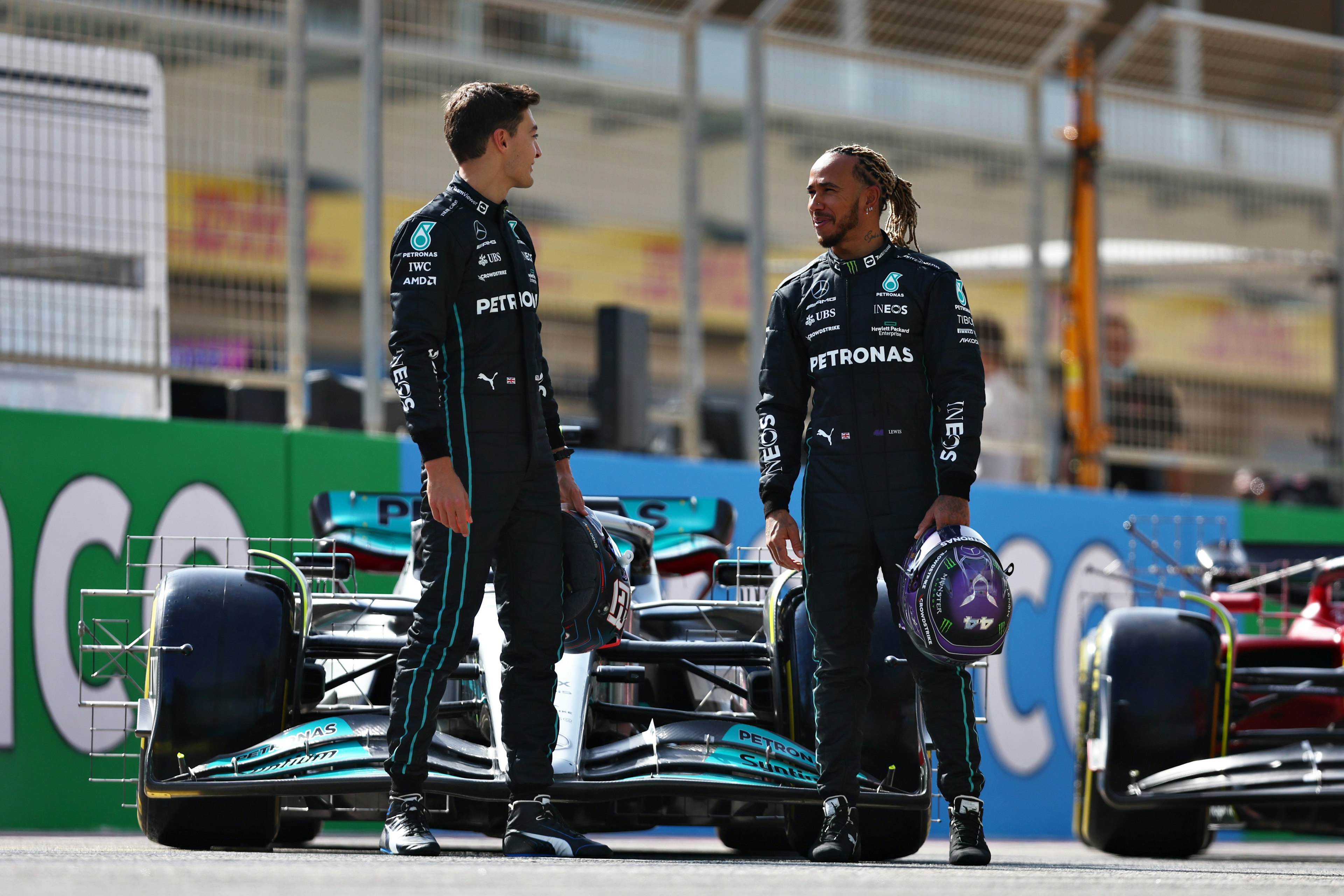 George Russell i Lewis Hamilton
