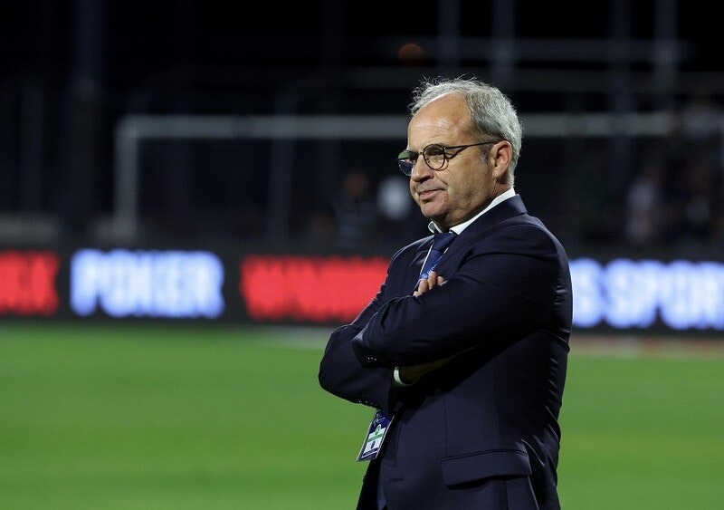 Drzwi obrotowe w PSG. Czy Luis Campos na pewno posprzątał szatnię?