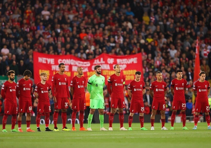 Odrzucone miasto. Dlaczego kibice Liverpoolu wygwizdali minutę ciszy dla królowej