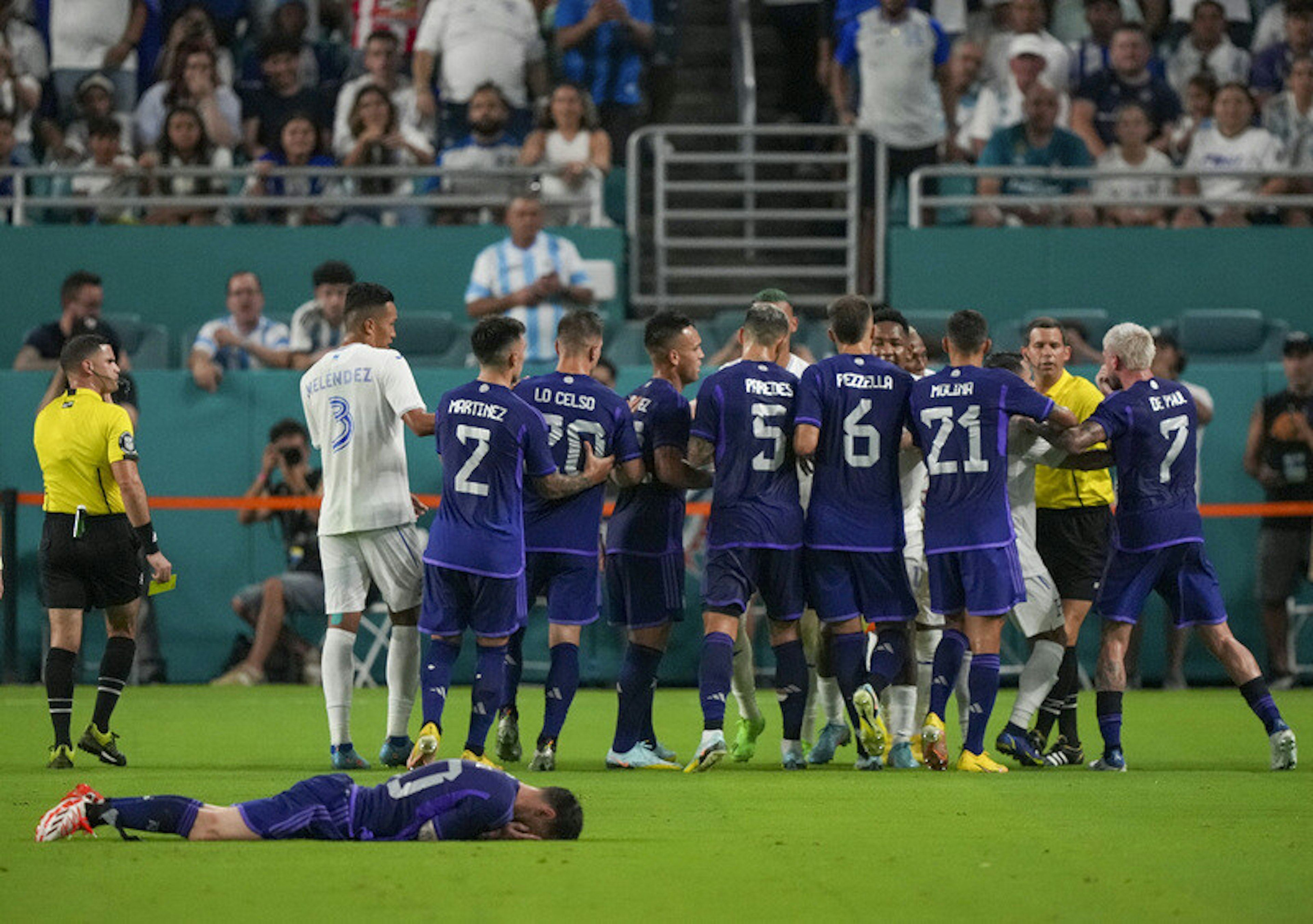 Messi i grupa ochroniarzy. Jak daleko na mundialu zajedzie niepokonana banda kumpli
