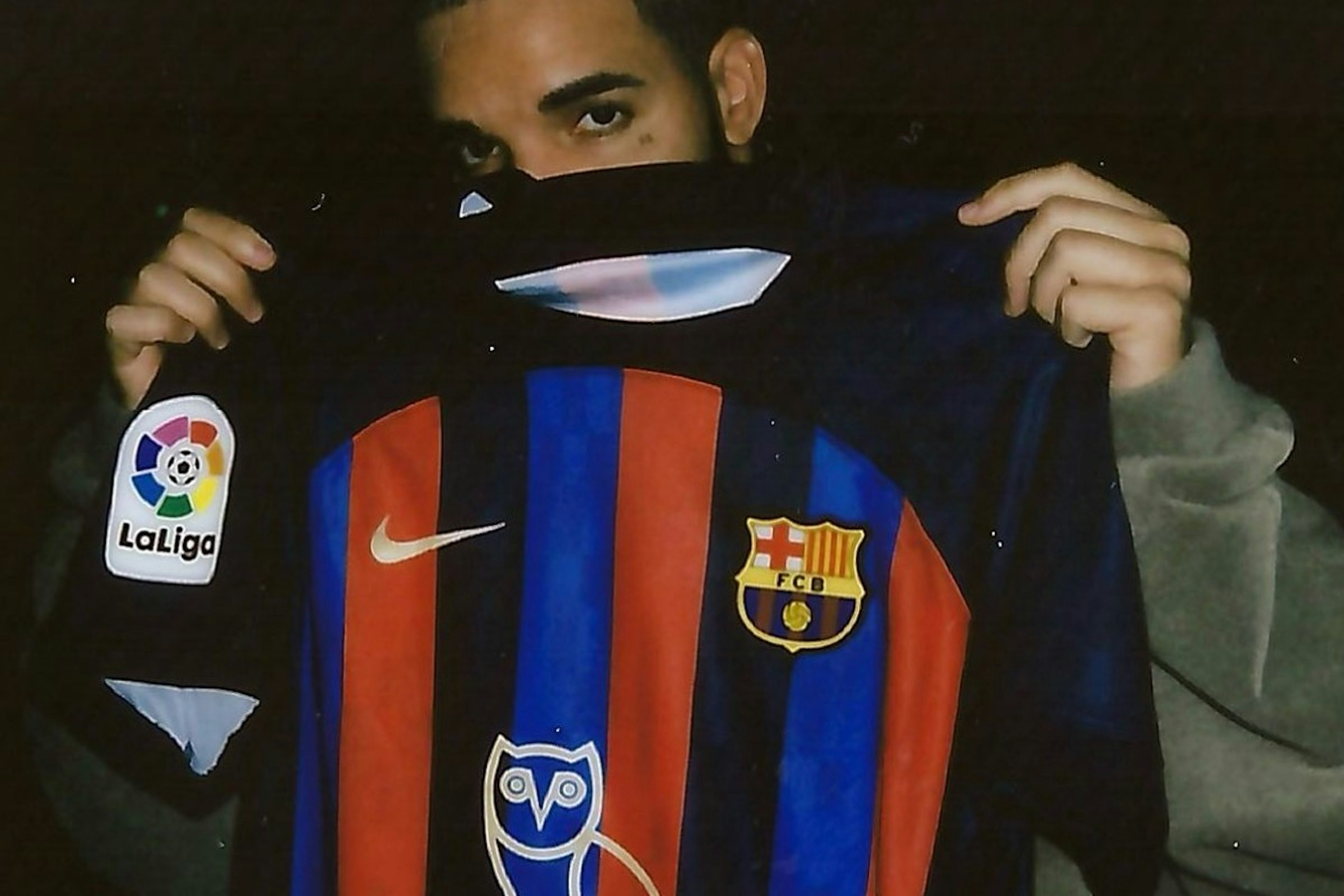 Drake z koszulką FC Barcelony