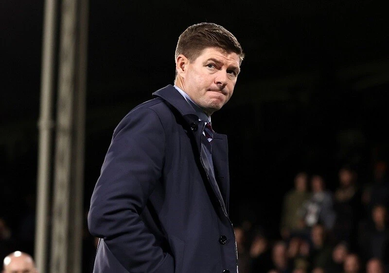 Zmarnowany potencjał i blisko rok dreptania w miejscu. Steven Gerrard zwolniony z Aston Villi