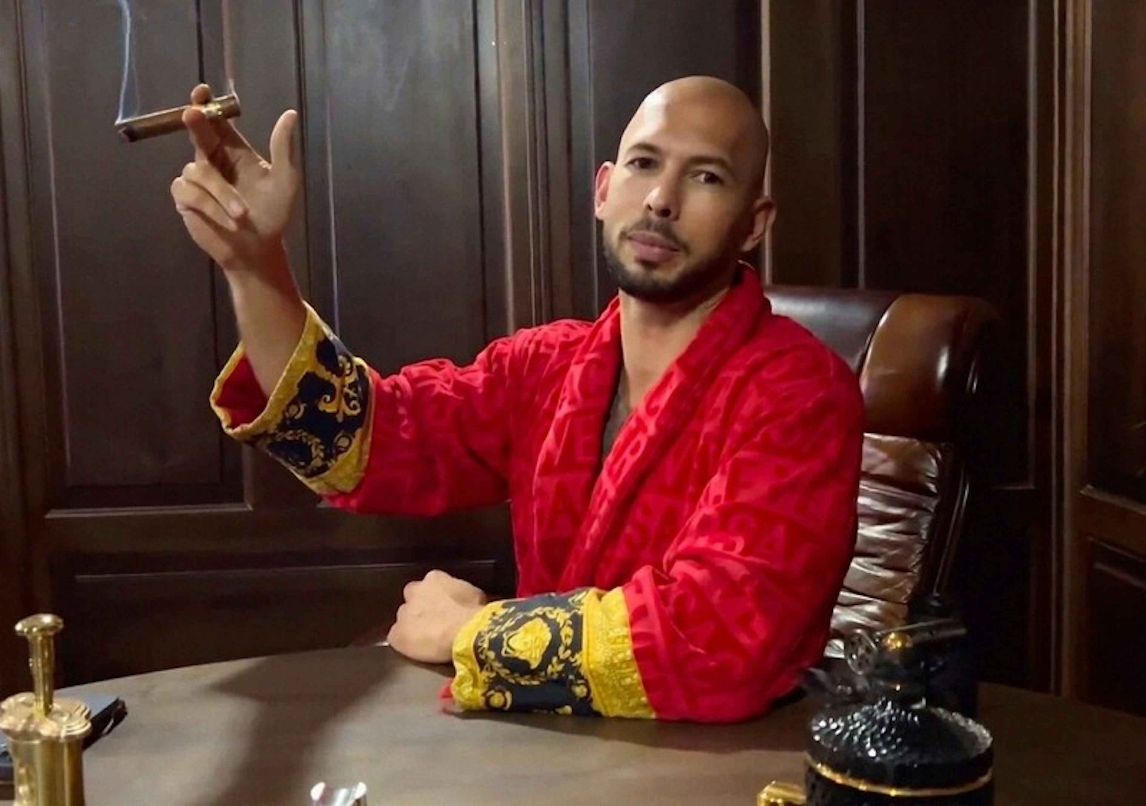 Andrew Tate w areszcie. Miał wpaść w sposób, który jest zbyt głupi nawet jak na jego możliwości