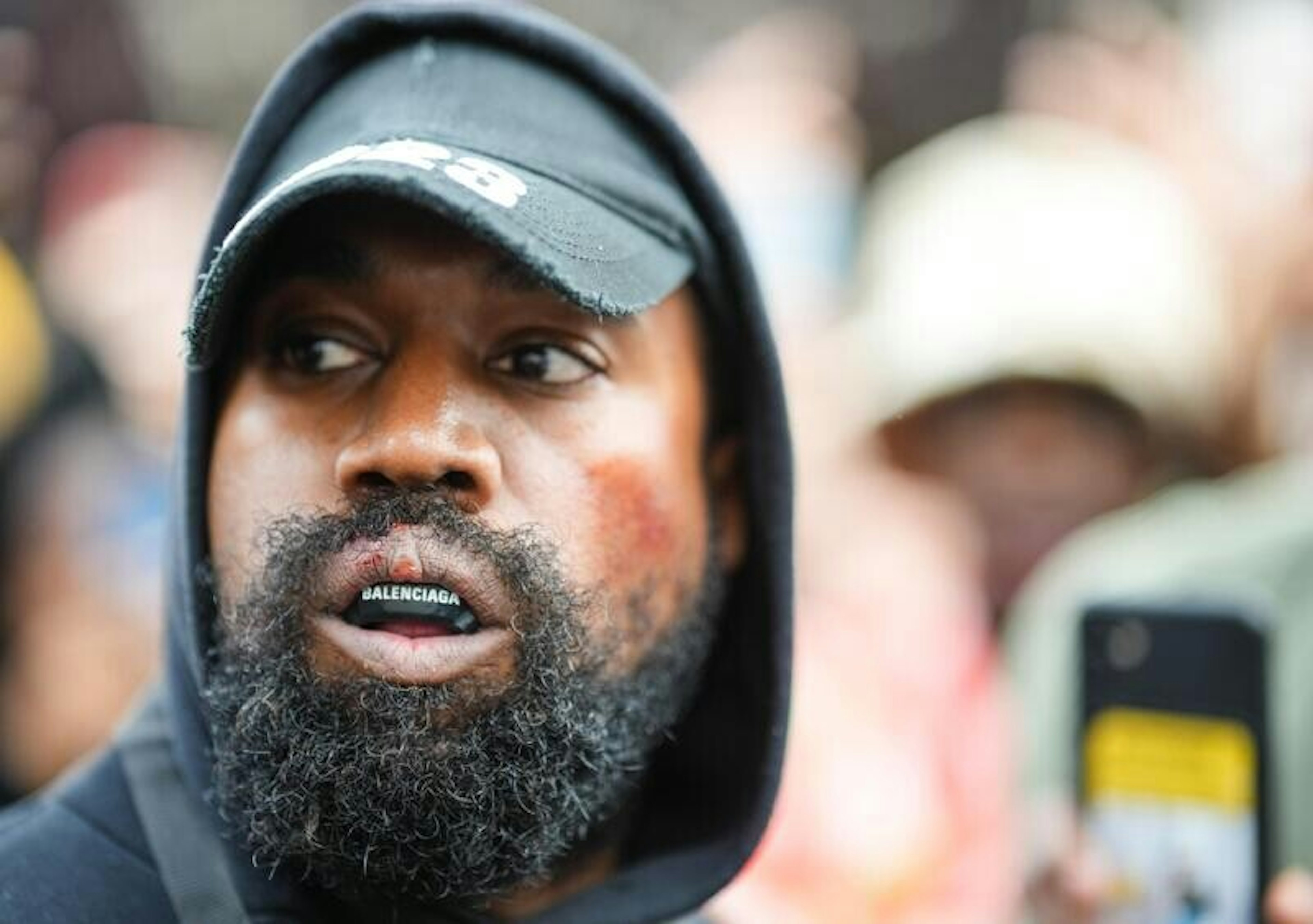 Virale i skandale. Rehabilitacja Balenciagi będzie długa i nudna