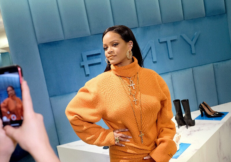 Rihanna wpisuje się w internetowy trend – kupiła dom dla TikTokerów w Los Angeles