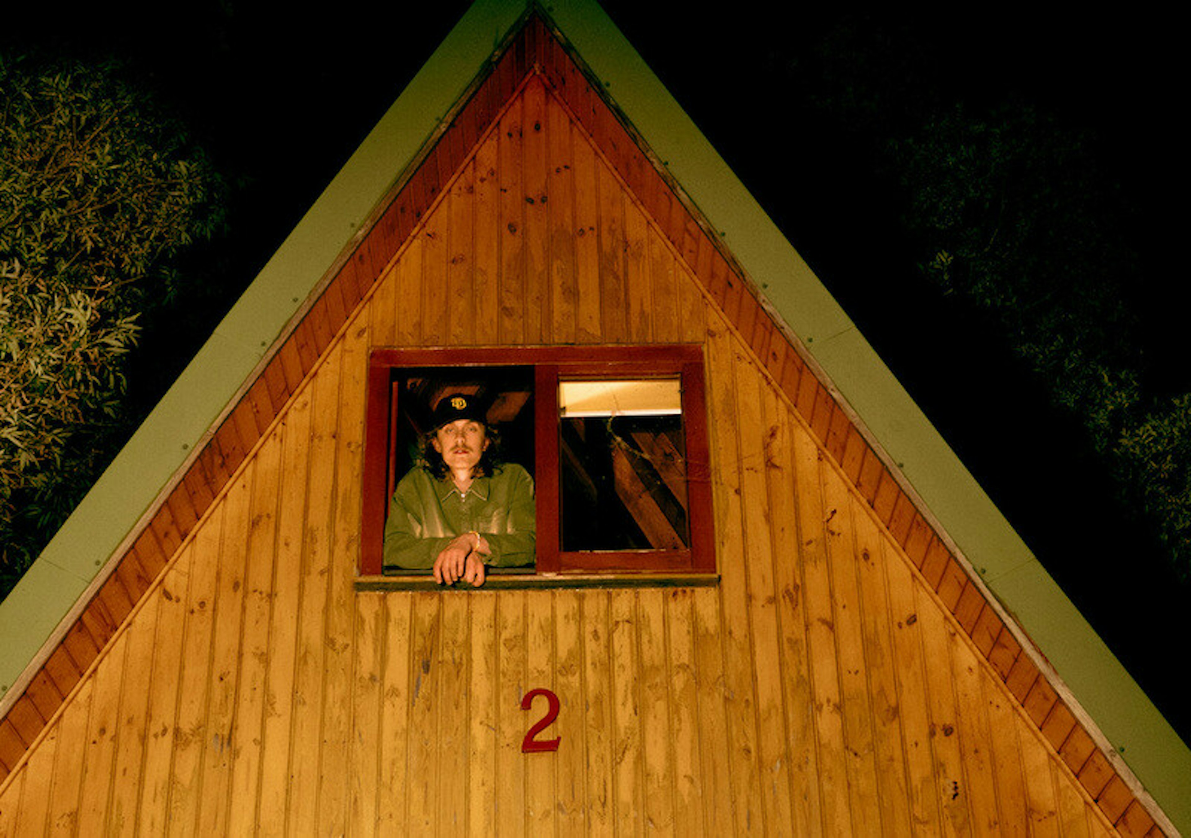 Pierwszy w Polsce, który ciszą zrobił hałas. Jesteśmy kibicami „wizuali” Huberta. (RECENZJA)