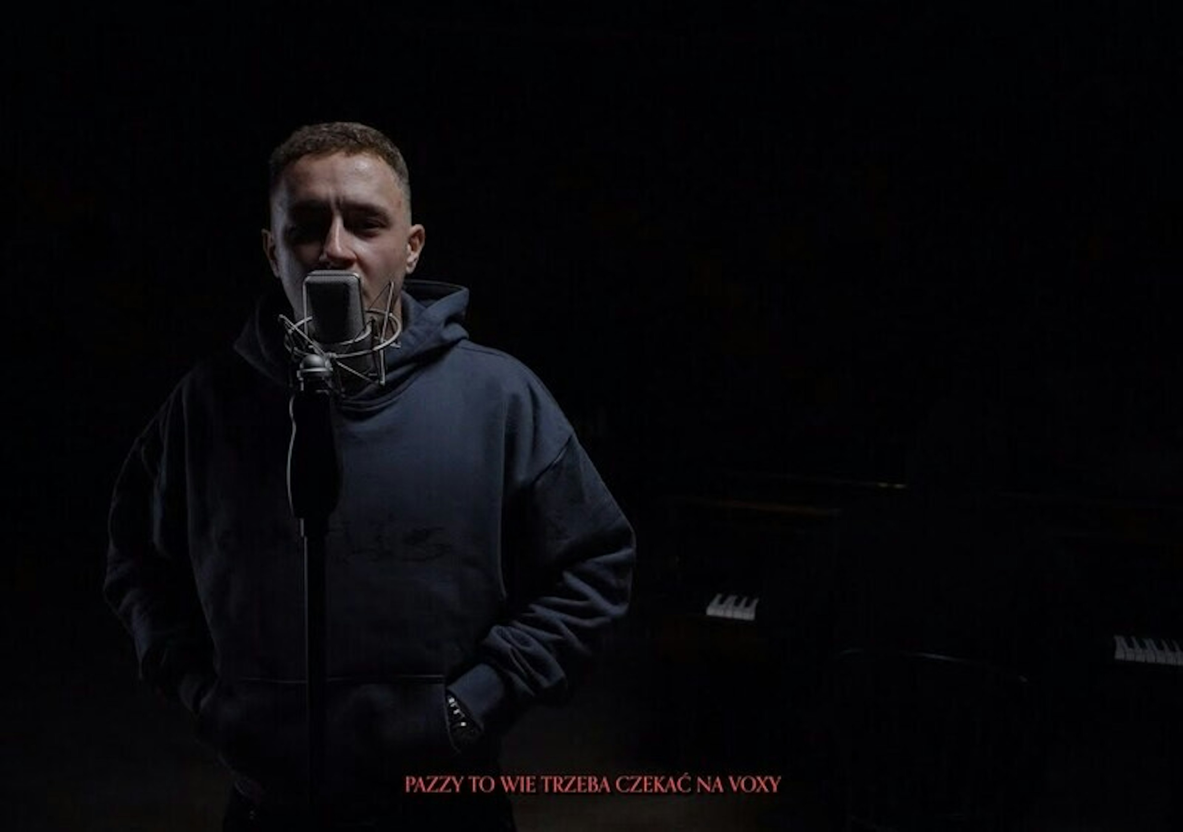 Wychował się na Pezecie. Nazywają go „nowym Smarkim”. Vkie wszedł na szczyt w starym stylu