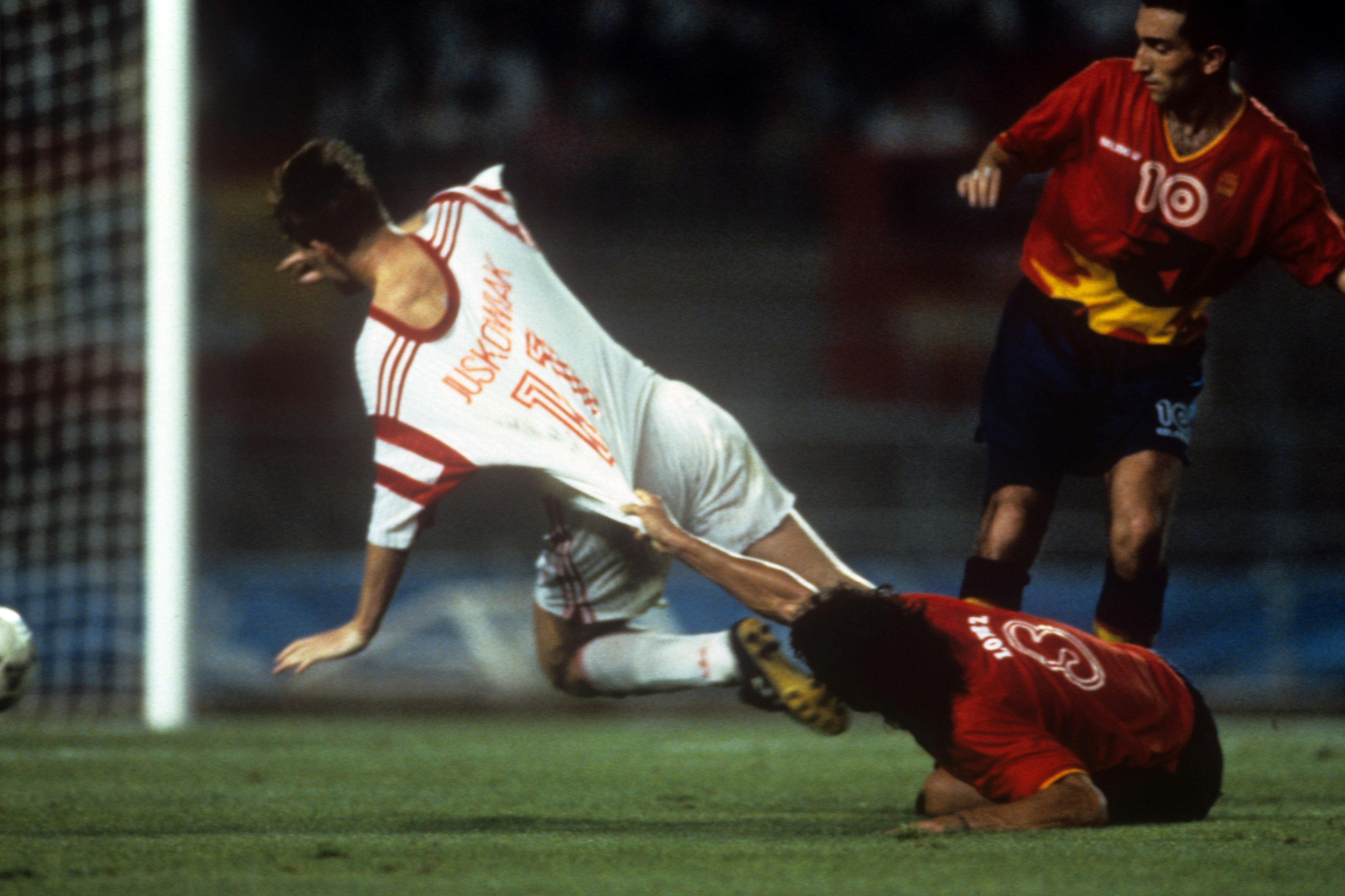 Soccer - Barcelona Olympic Games 1992 - Final - Spain v Poland - Camp Nou, Barcelona
