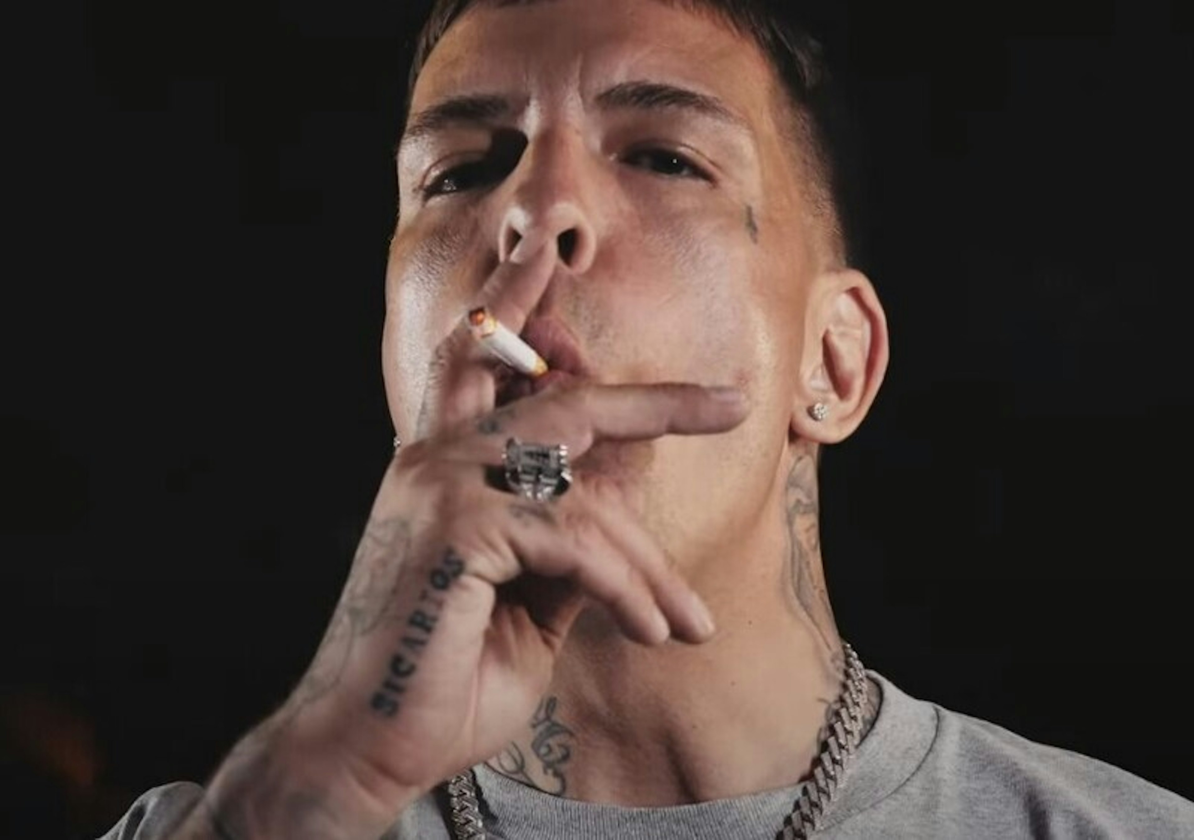 „Tatuażyk”: najbardziej absurdalne fragmenty z książki Sentino