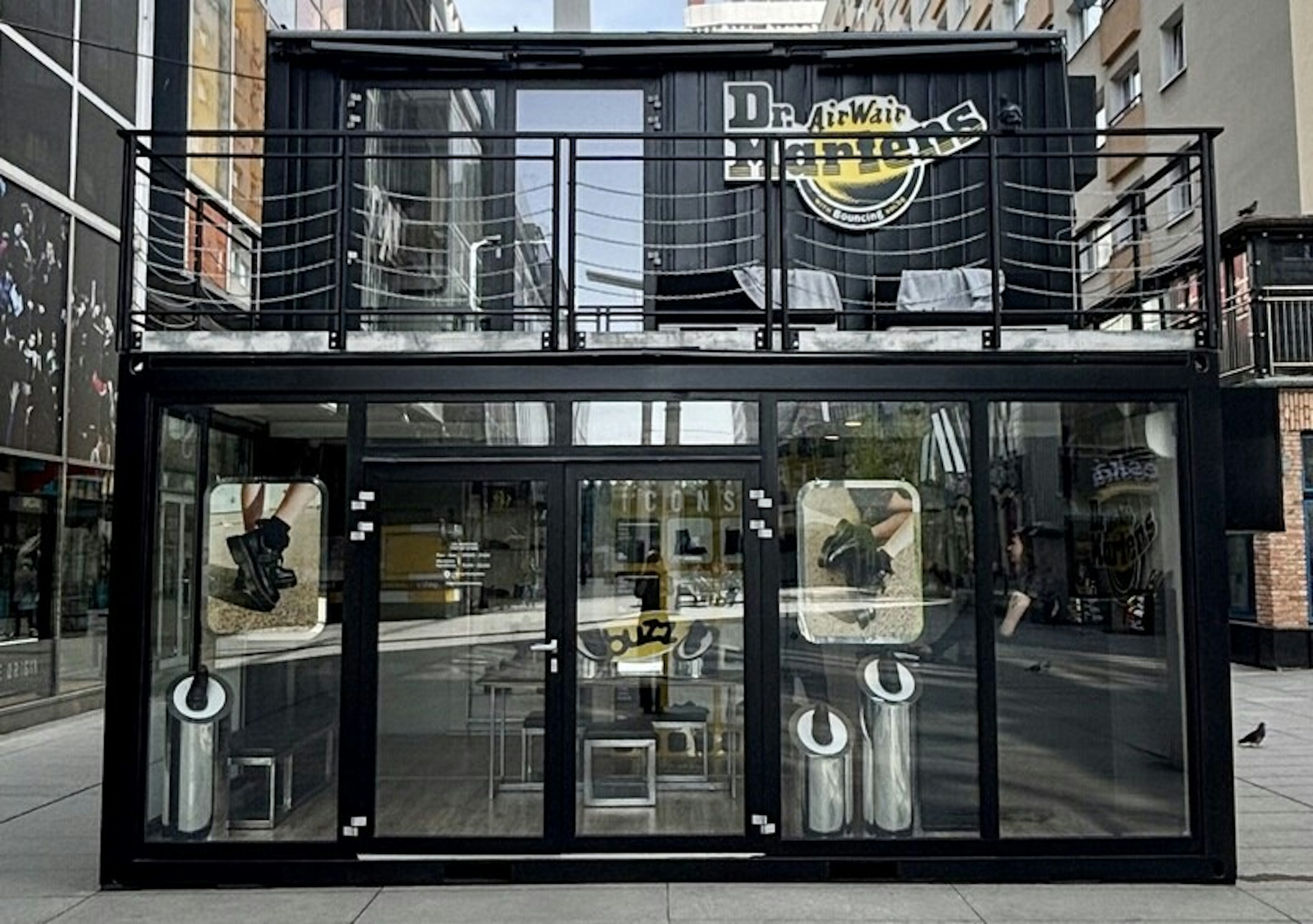 W centrum Warszawy pojawił się pop-up Dr. Martens. A w nim i nowości, i klasyczne modele