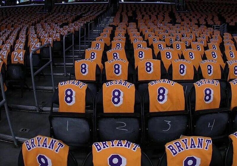 Los Angeles Lakers rozdali fanom ponad 20 000 pamiątkowych koszulek Kobe Bryanta