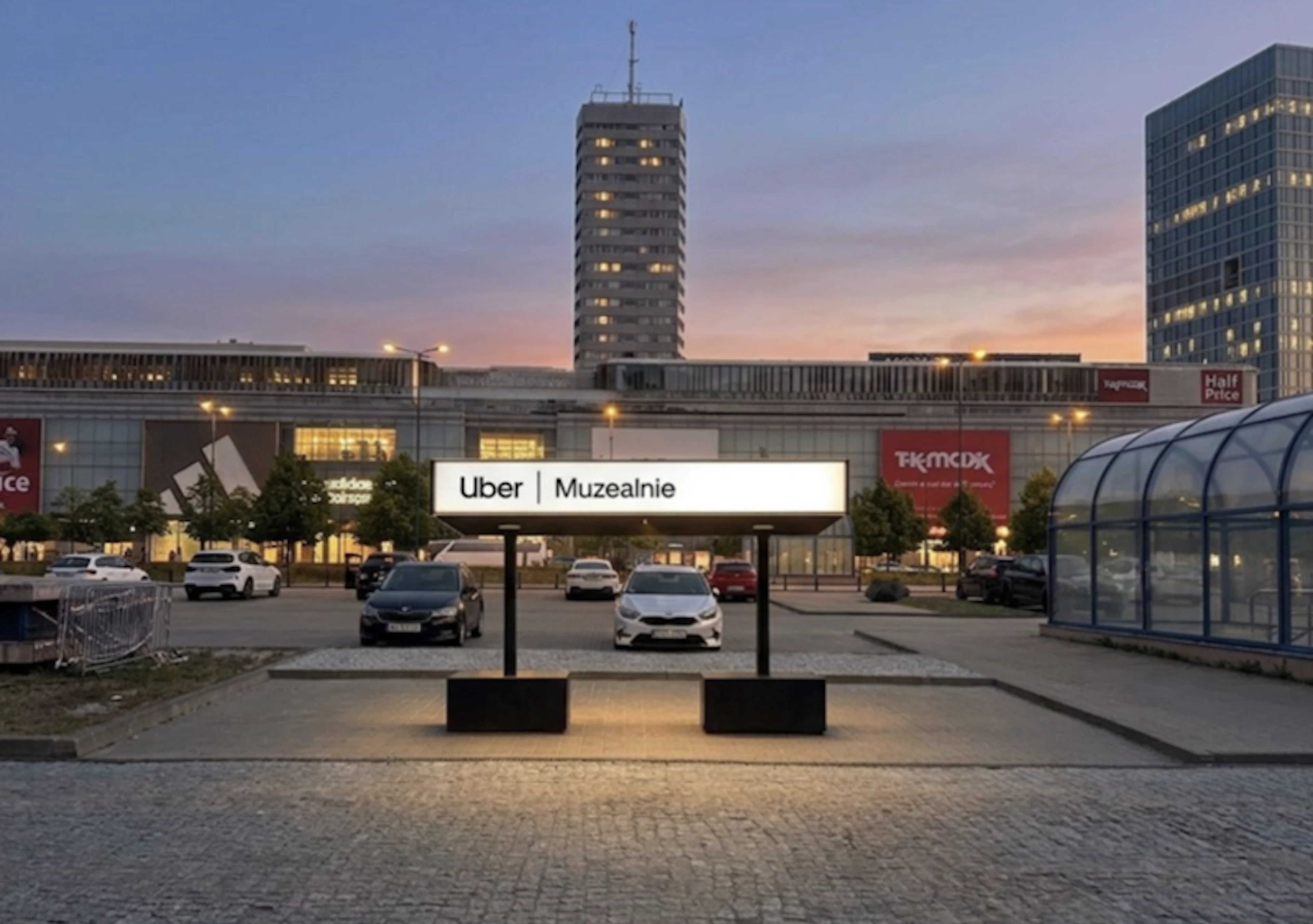 Czarna Wołga znowu na ulicach Warszawy! (ale w ramach Uber Muzealnie)