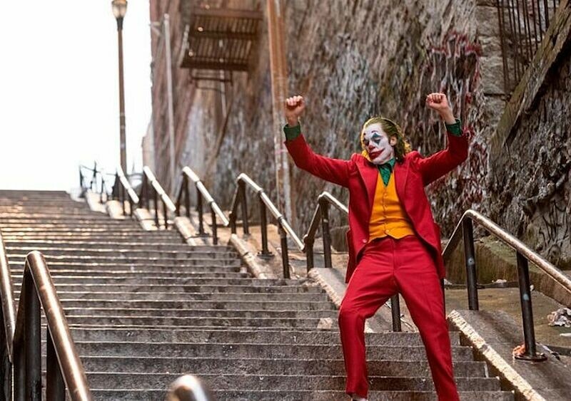 Mieszkańcy Bronxu są wściekli na fanów Jokera, którzy masowo robią sobie zdjęcia na słynnych schodach