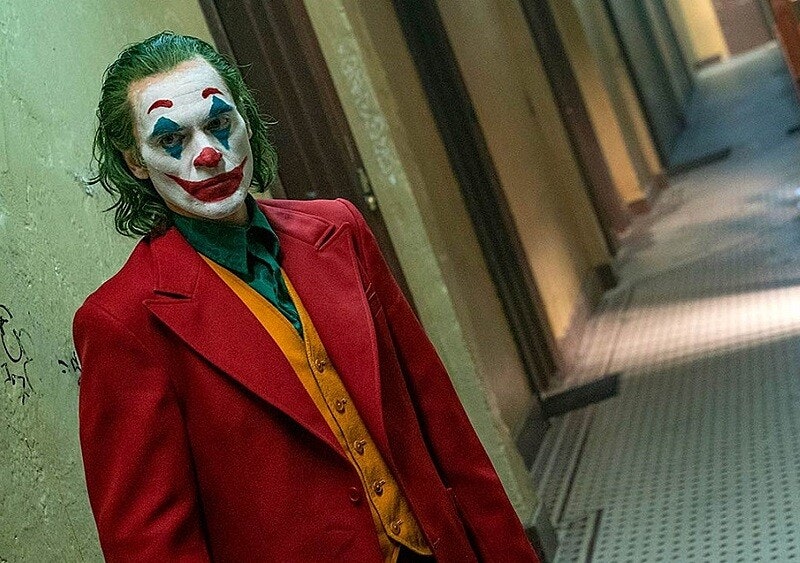 Żarty się skończyły! Po ostatnim trailerze Jokera czekamy na premierę bardziej niż na Gwiazdkę. Dlaczego?
