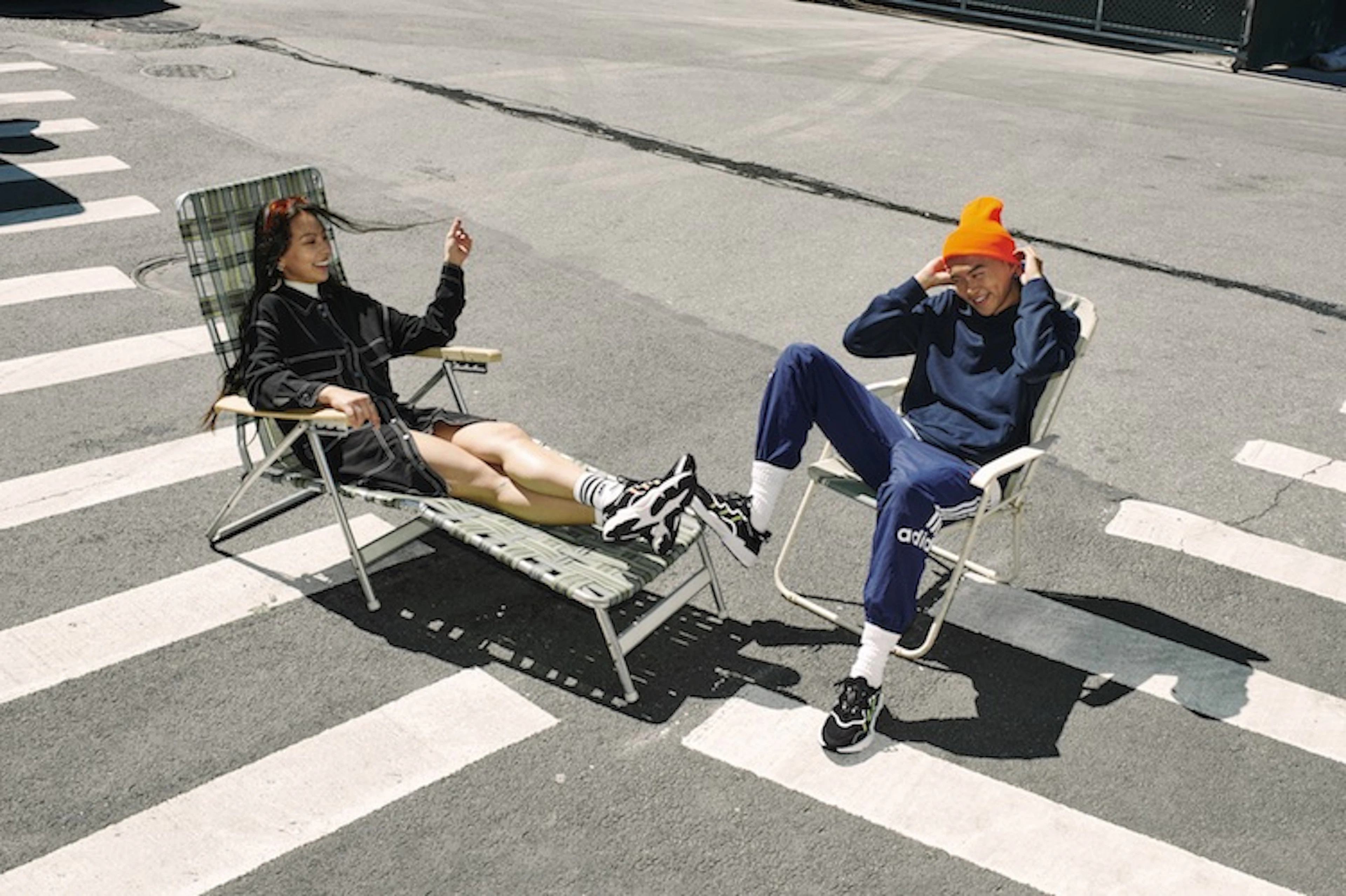 adidasFW19OZWEEGOLXCONAugustCampaignEE7002EF0158Group0110.jpg