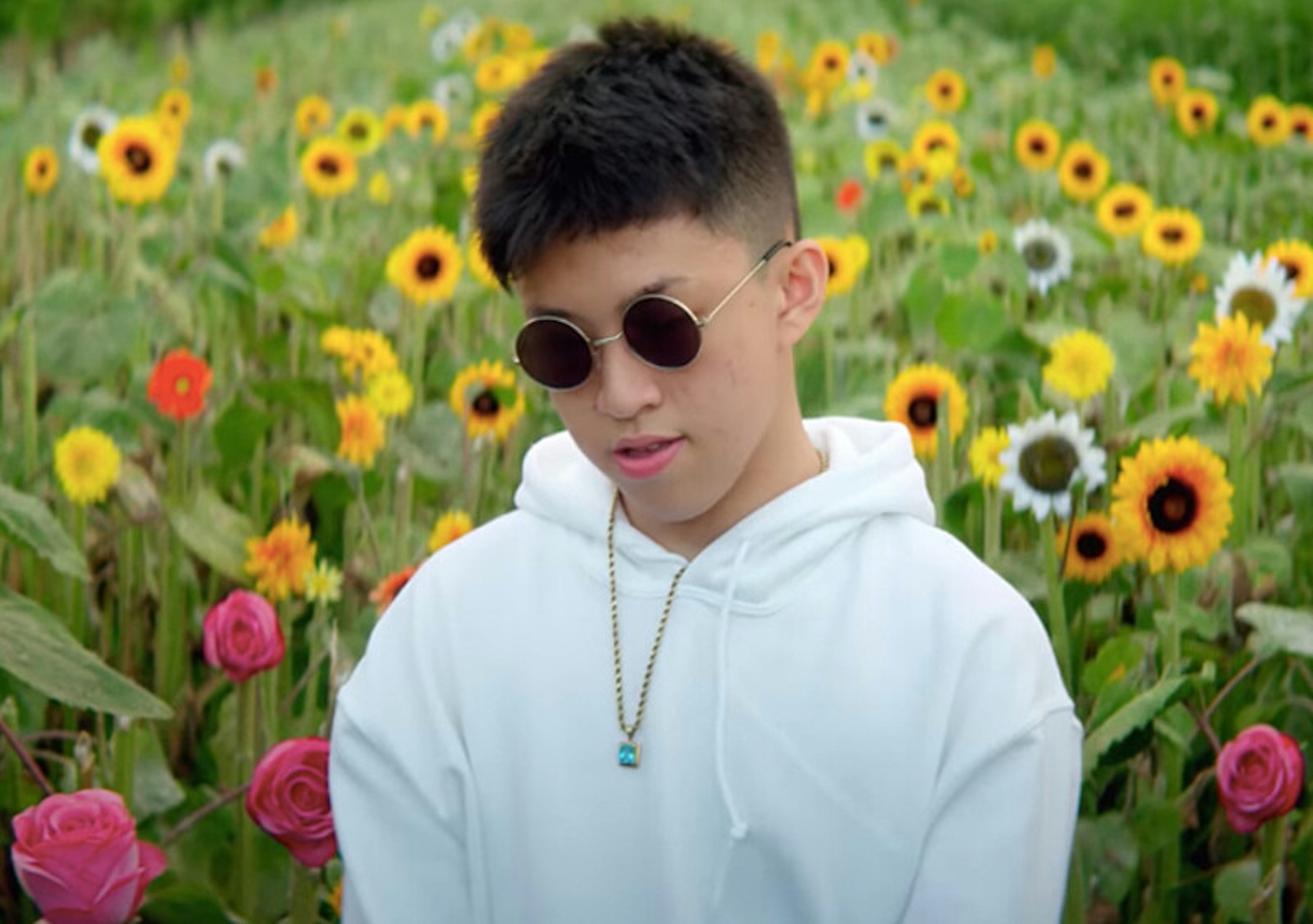 Rich Brian, E-40, YBN Cordae i inni – krótki przegląd dzisiejszych premier płytowych