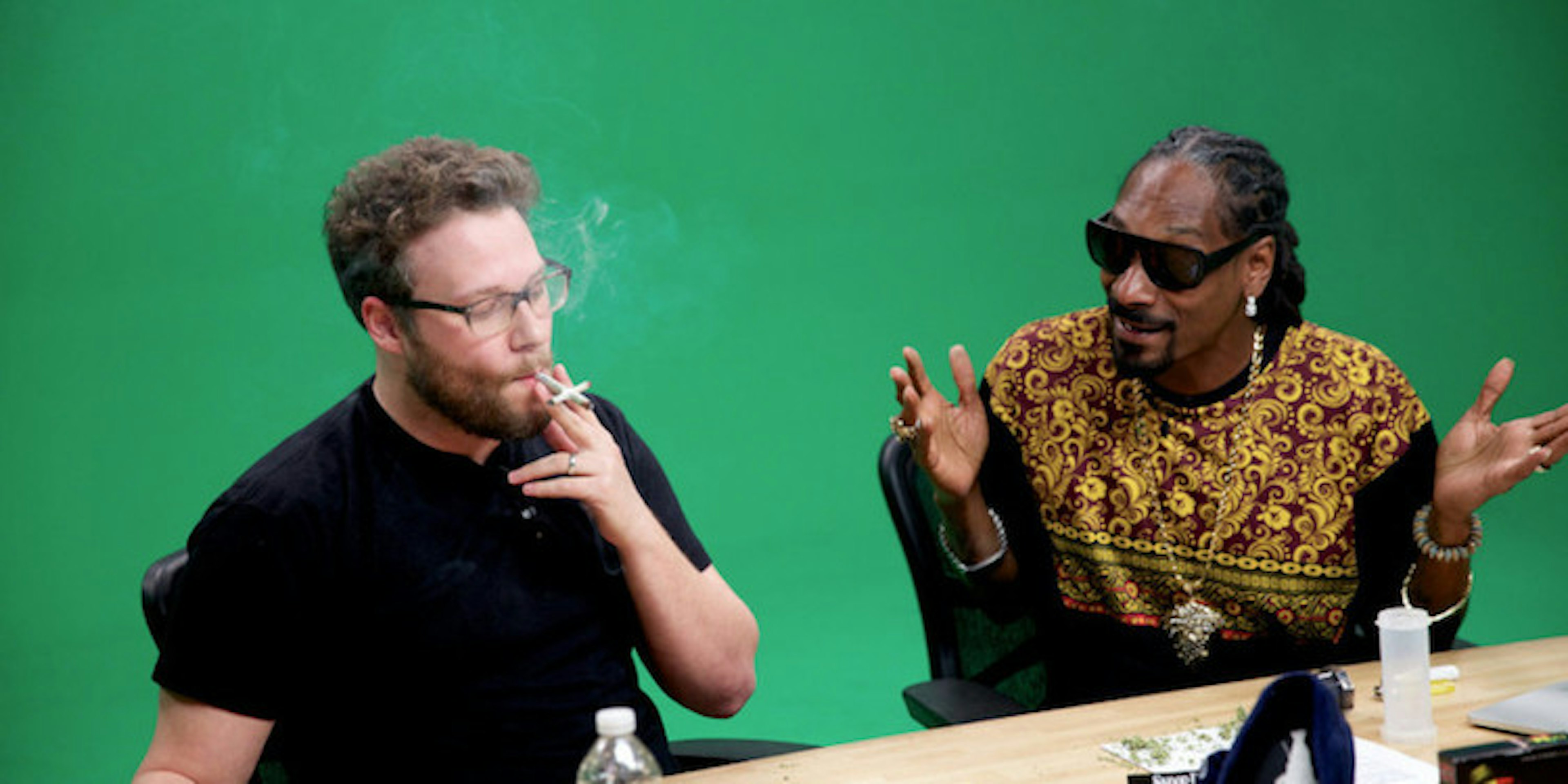 o-SETH-ROGEN-SNOOP-DOGG-CROSS-JOINT-facebook-1.jpg