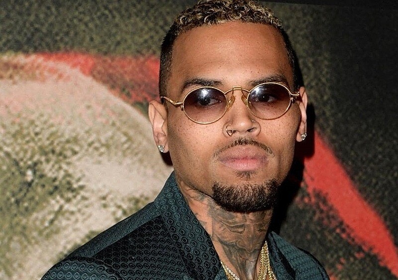 Chris Brown wyszedł z aresztu i zapowiada pozew przeciw kobiecie, która oskarżyła go o gwałt