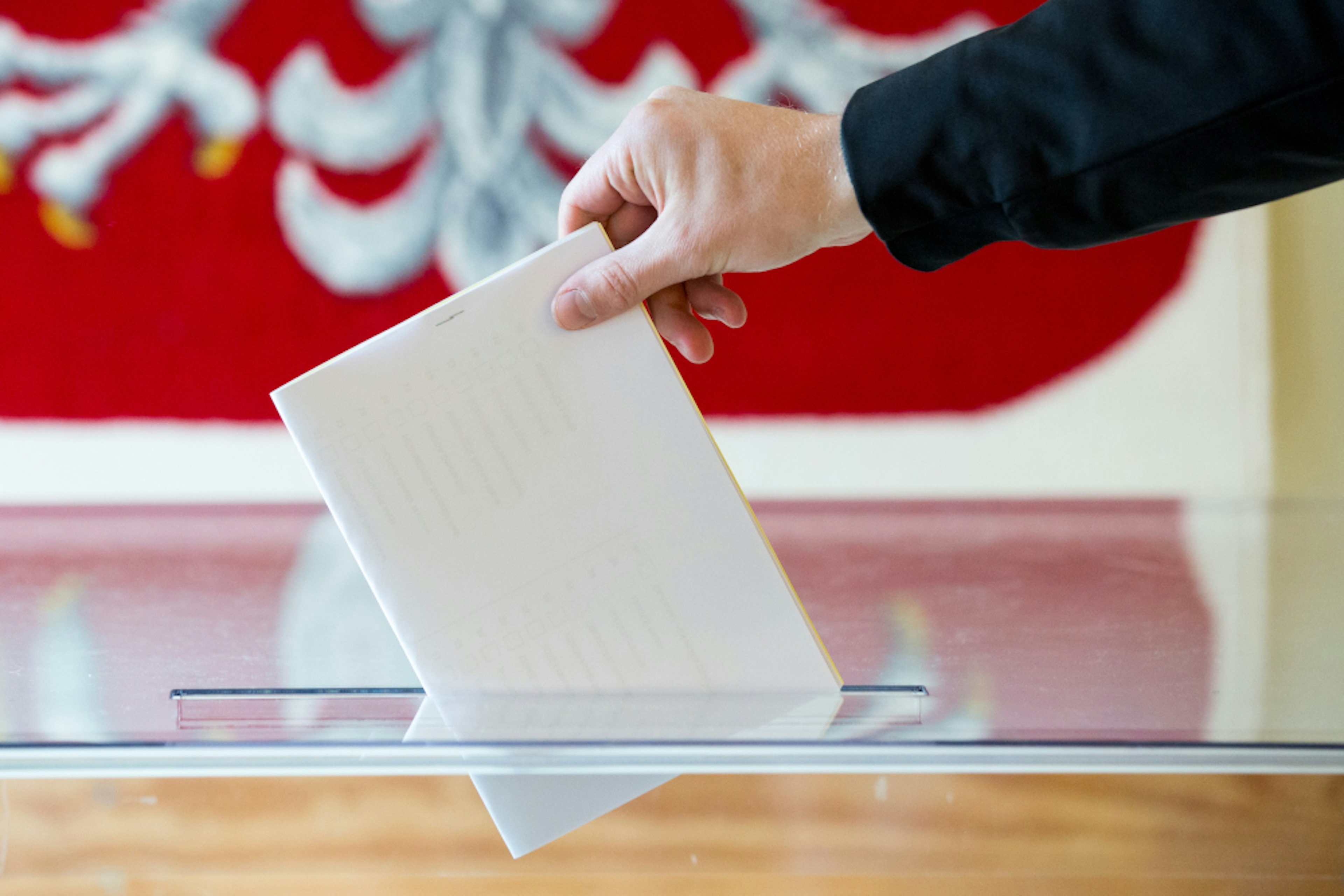 A voter casts his ballot at the Polonia Center building.